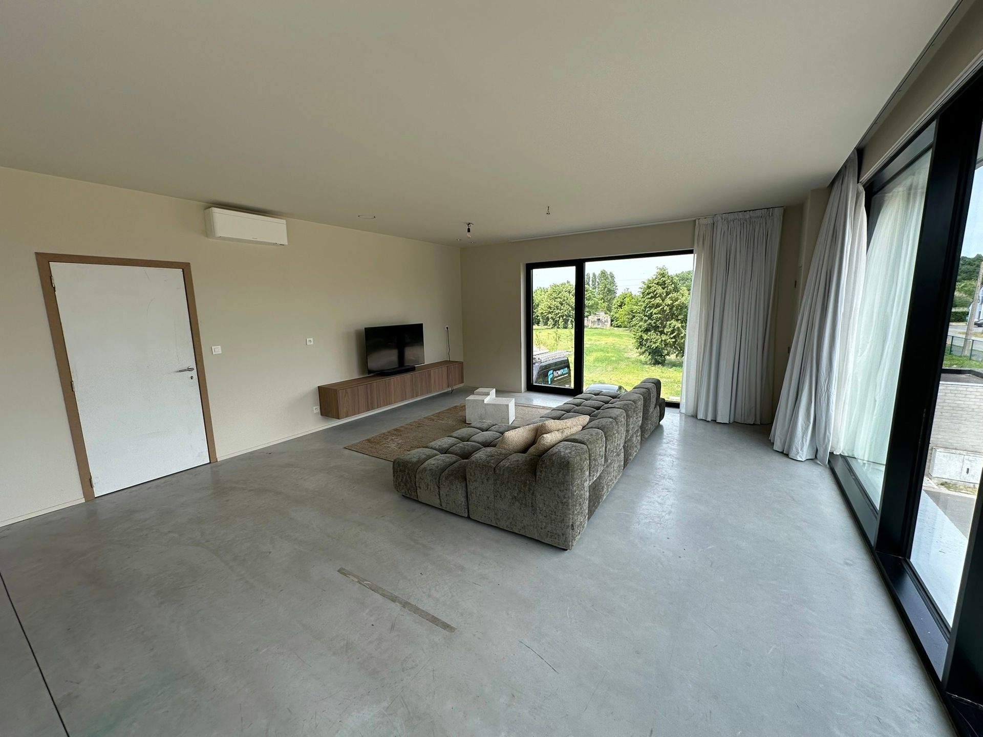 Prachtige nieuwbouw KMO-unit te koop in Stabroek  foto 11