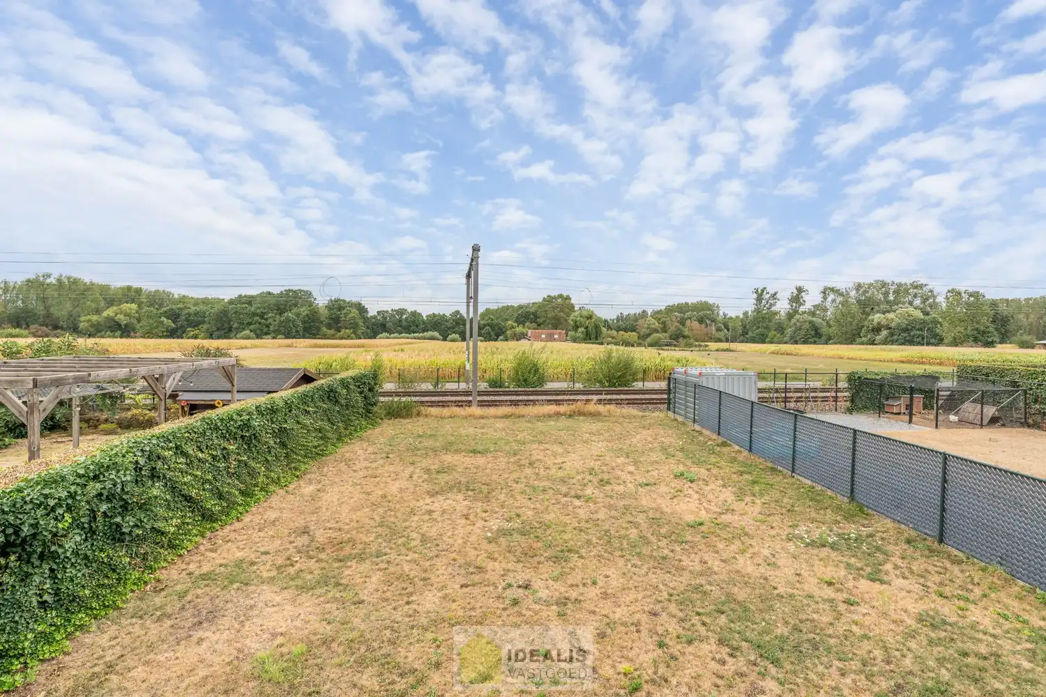 IDEALIS VASTGOED – GELIJKVLOERSE KANTOORRUIMTE MET BOVENLIGGEND APPARTEMENT OP EEN ZICHTLOCATIE IN DIEPENBEEK! Deze gelijkvloerse kantoorruimte van + - 105m² met bovenliggend apart toegankelijk appartement van + - 97 m² met zeer ruim terras is gelegen langs de Steenweg in Diepenbeek en heeft ruim voldoende parkeergelegenheid op eigen terrein. De perfecte zet voor zij die op zoek zijn naar een interessante investering op een zichtlocatie! foto 34