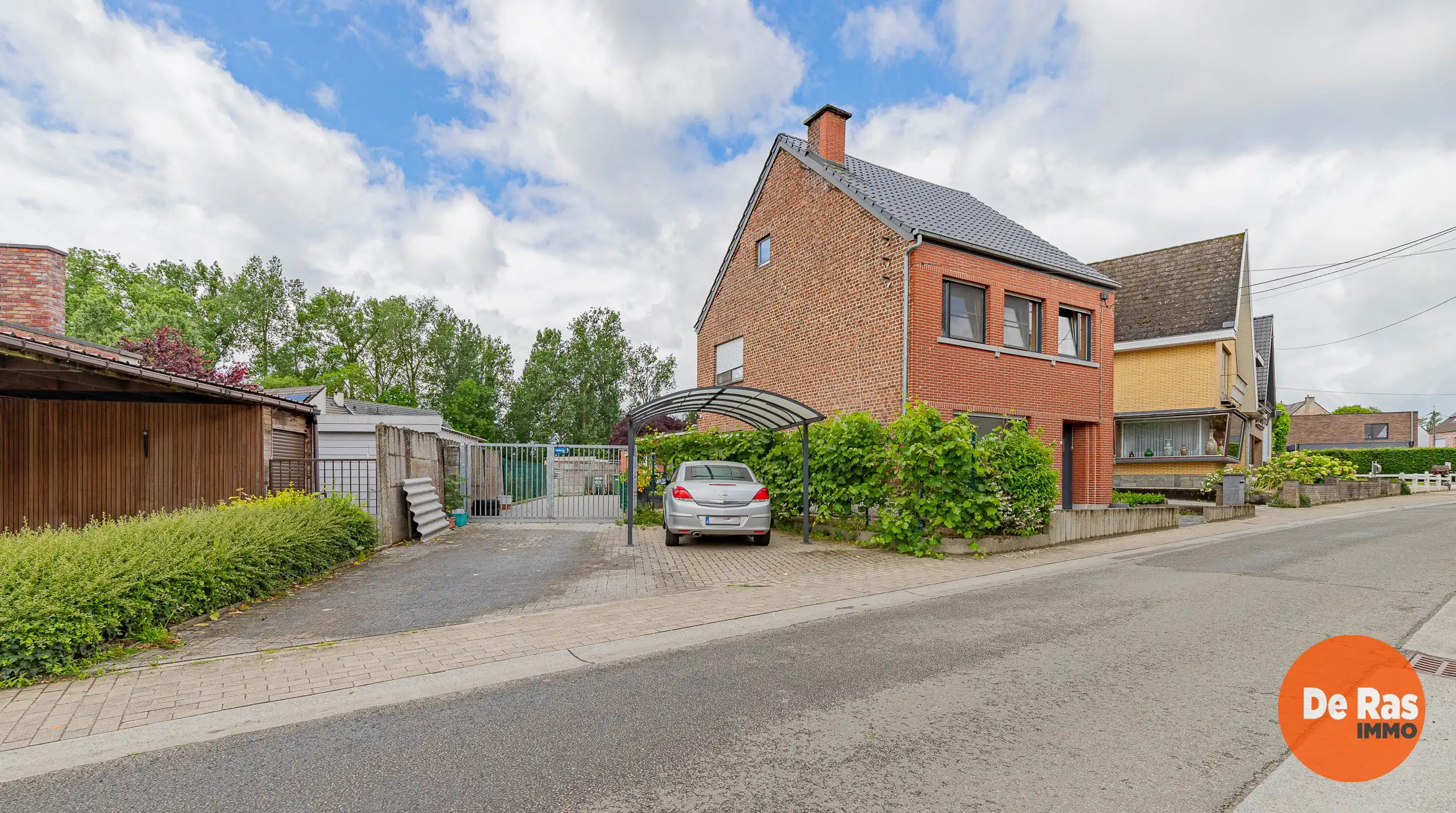 DENDERHOUTEM - Op te frissen woning op uitstekende locatie foto 2