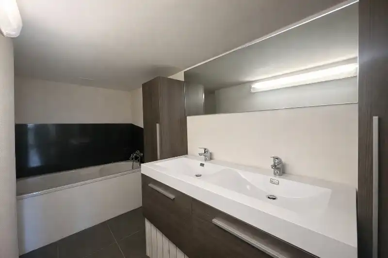 Rijwoning met diepe zonnige tuin in Ingelmunster foto 10