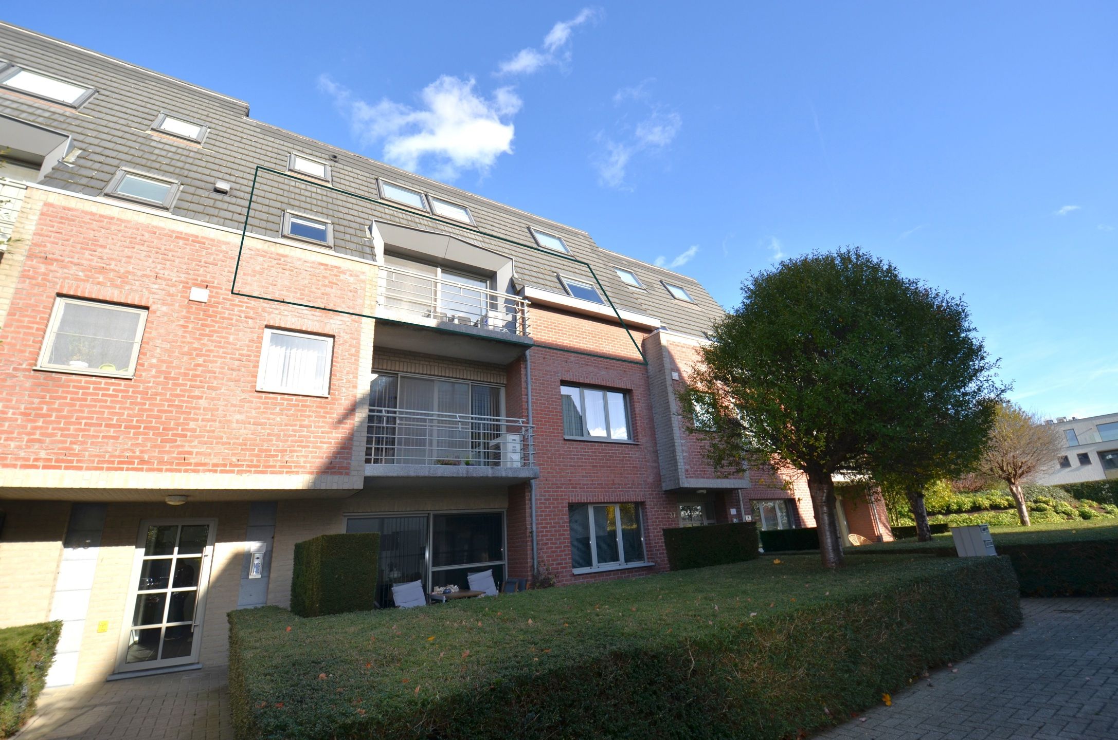 Uitzonderlijk ruim en stijlvol appartement foto {{pictureIndex}}