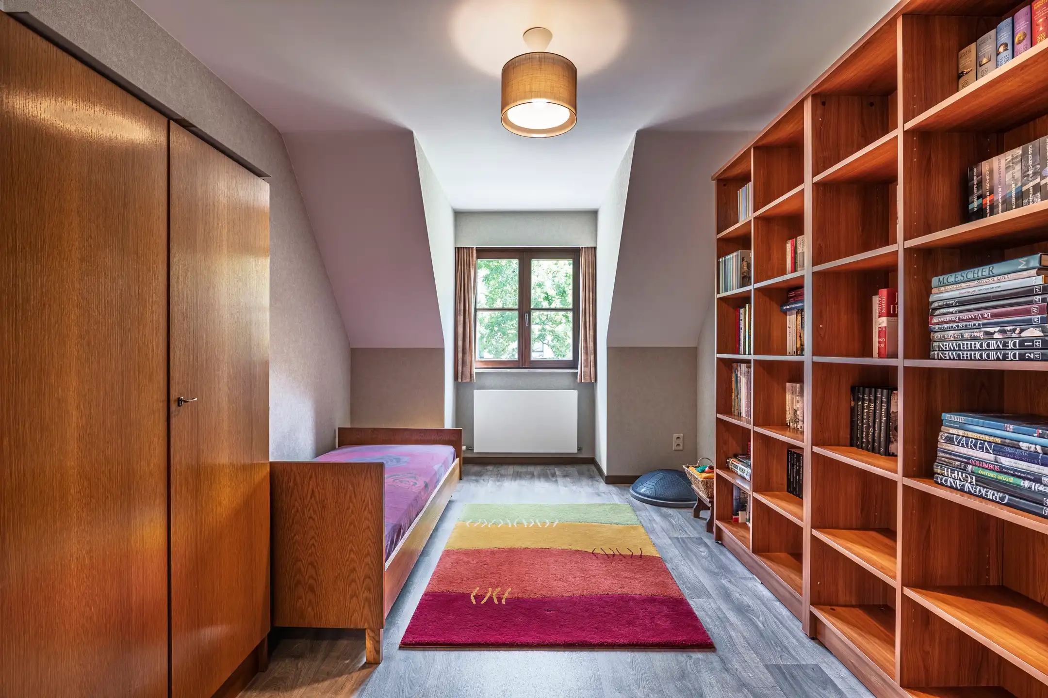 Ruime villa met aangelegde tuin foto 25