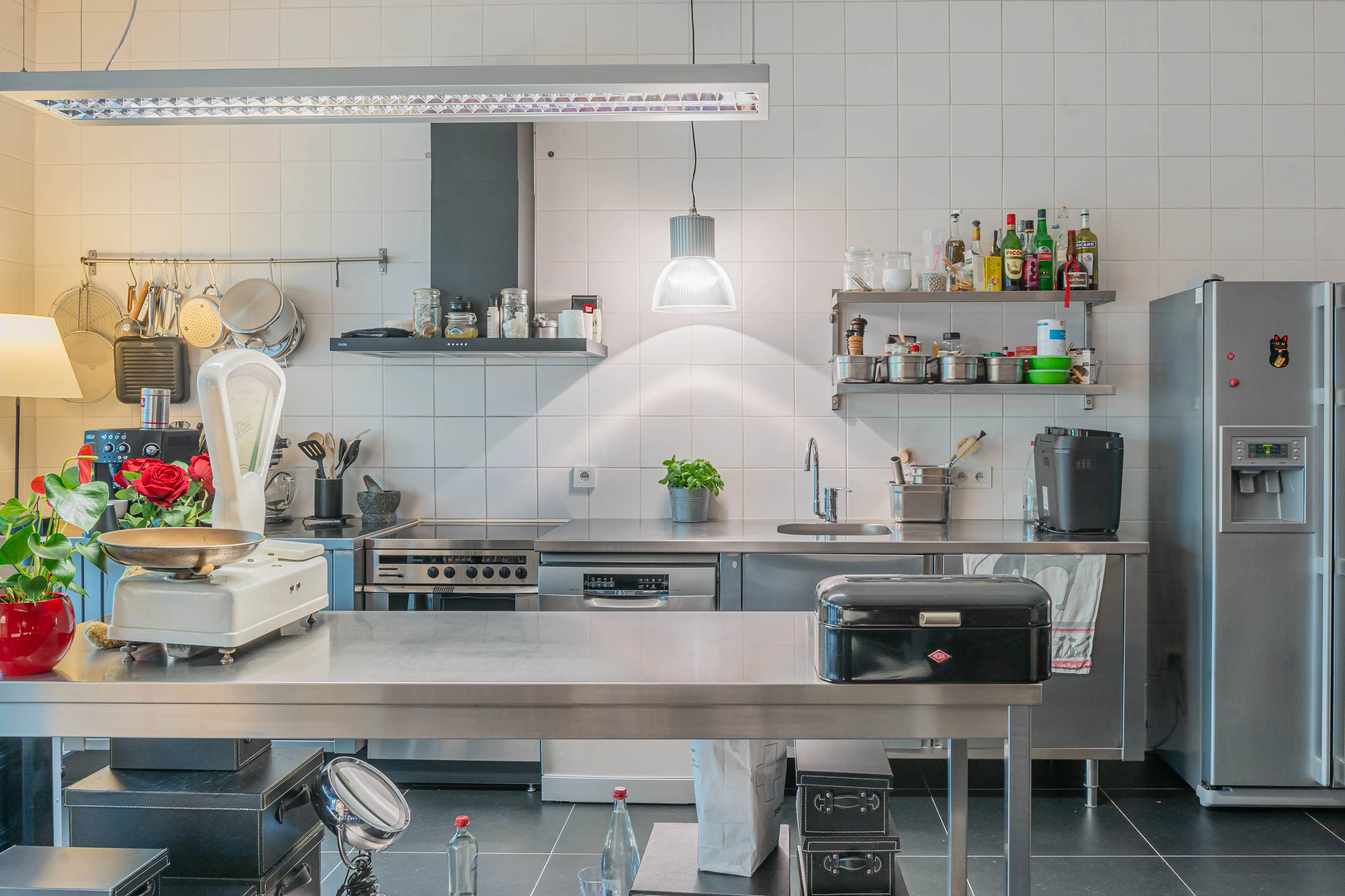 Ruime woning met 5 slaapkamers, inpandig magazijn en tuin foto 3