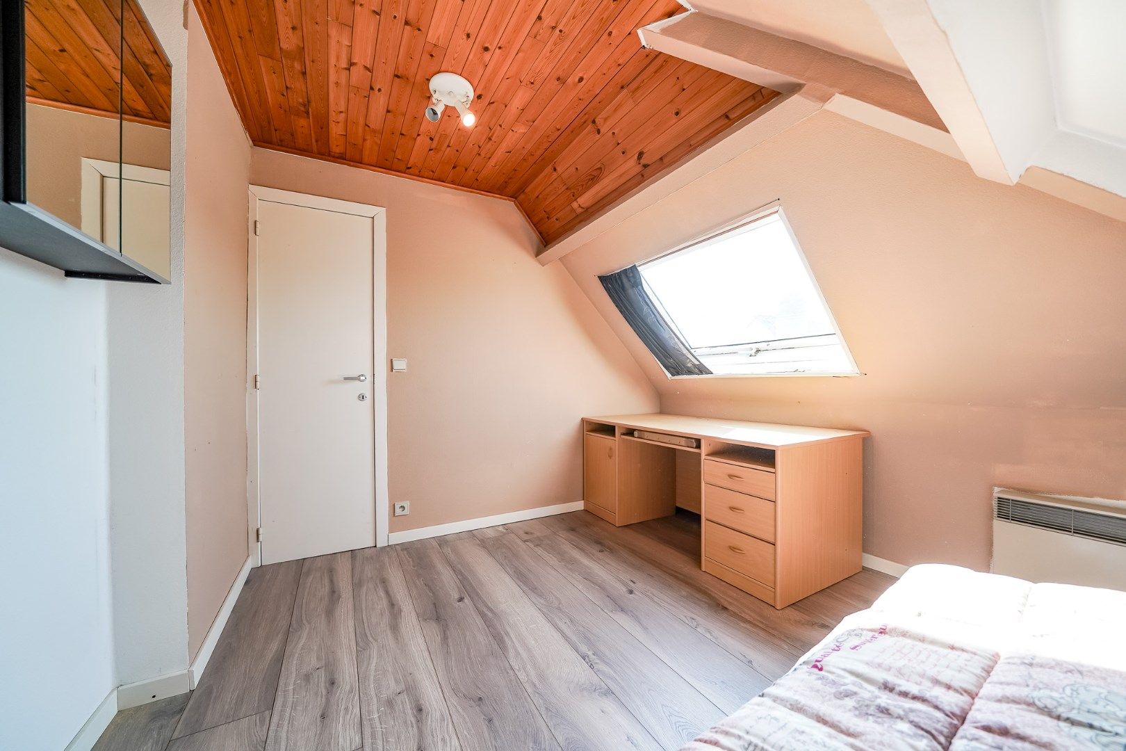 Gezinswoning met diepe tuin en uitweg achteraan foto 22