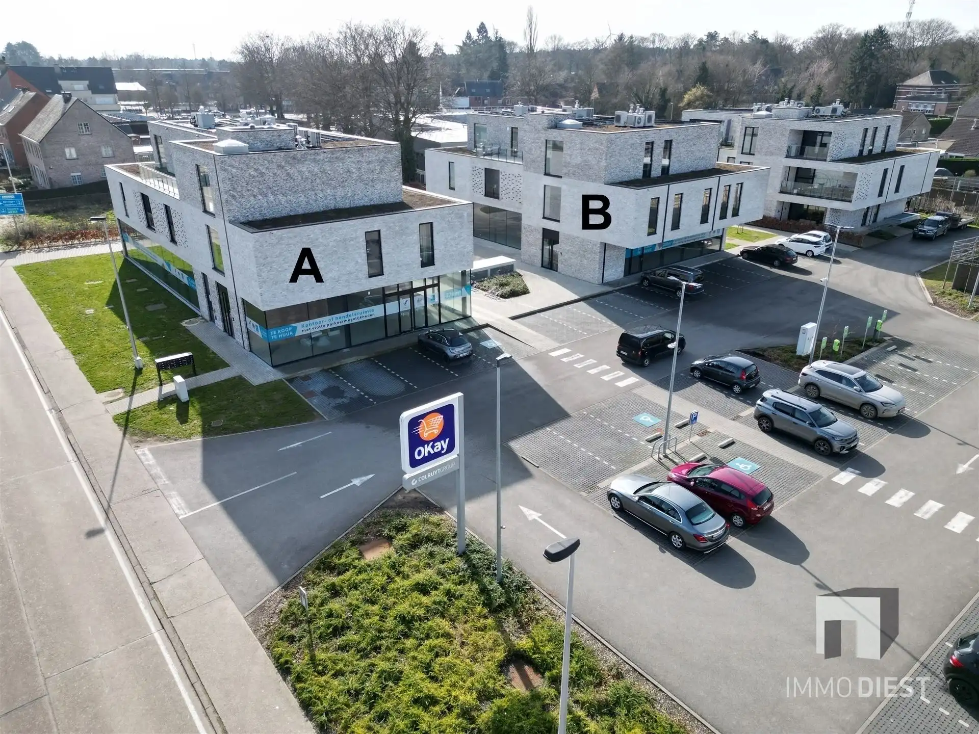 Commercieel Gebouw van 374m2 op toplocatie met parking! foto 4