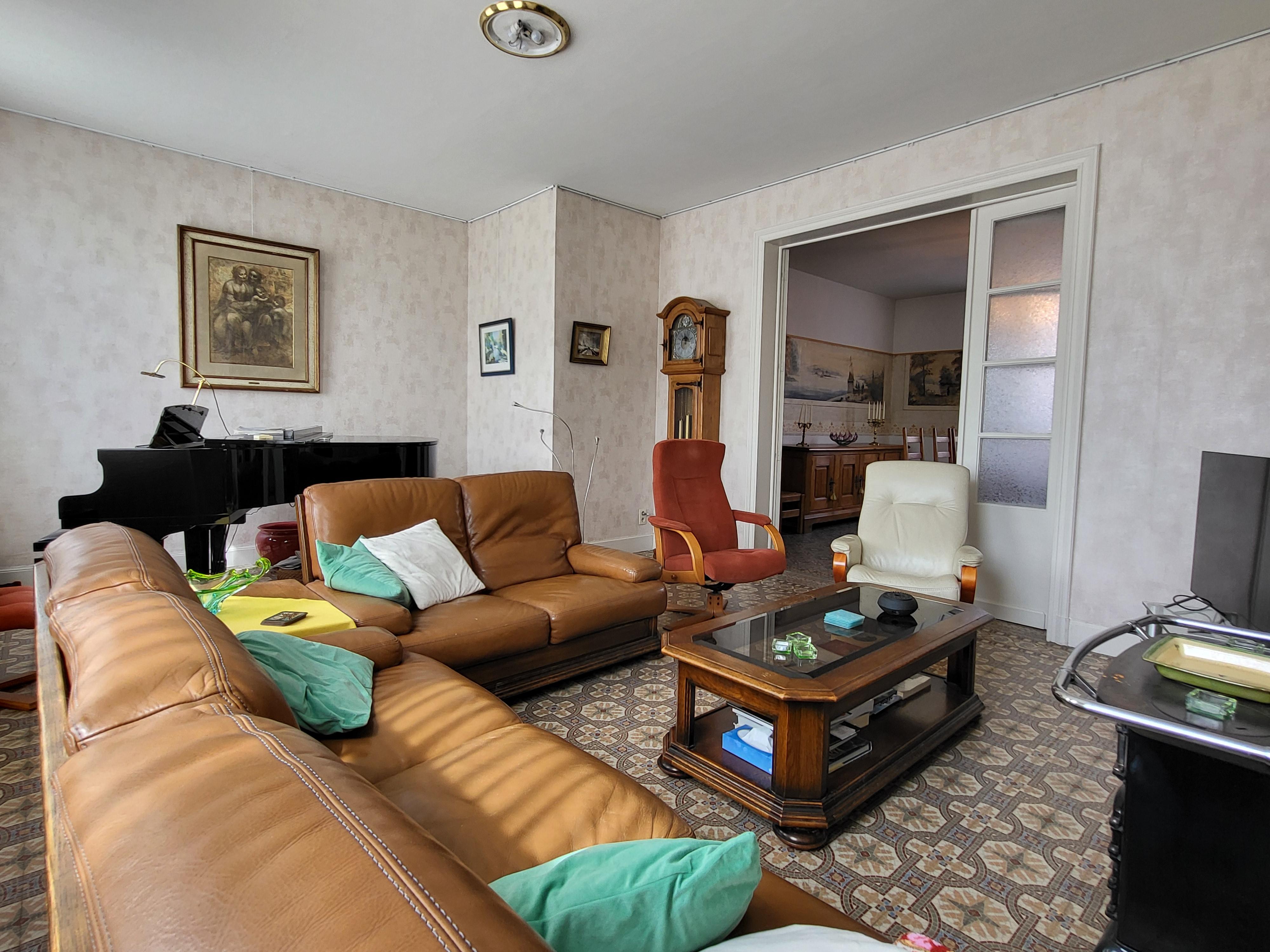 Prachtig dorpswoning / hoeve op 1246m² met stallingen en aanpalend bouwgrond.  foto 5