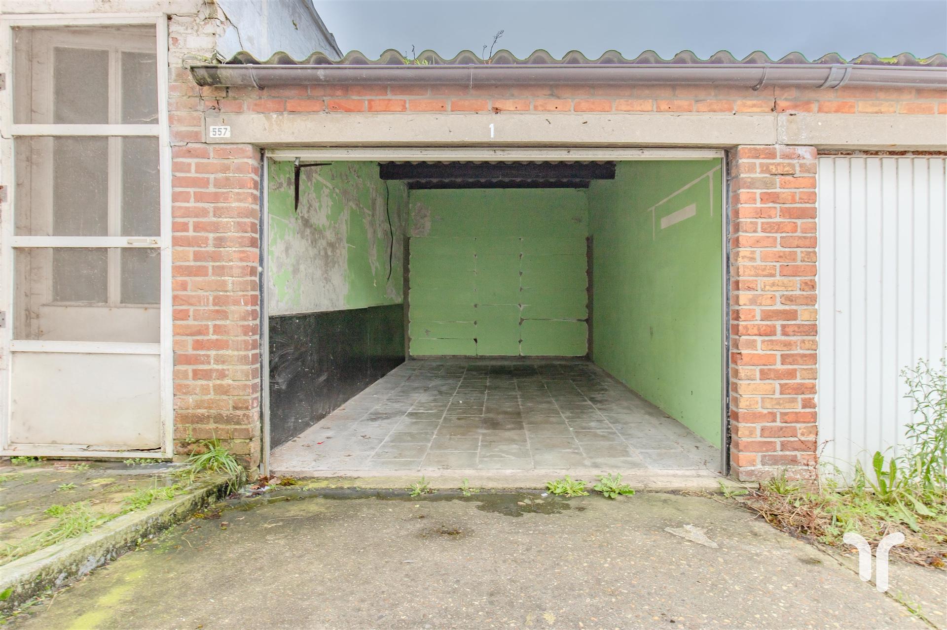 Parking/Garagebox foto {{pictureIndex}}