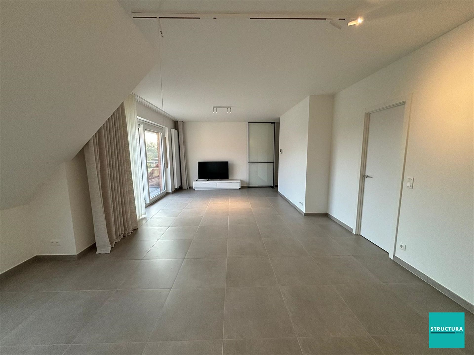 Nieuwbouw appartement nabij het centrum en park! foto 7