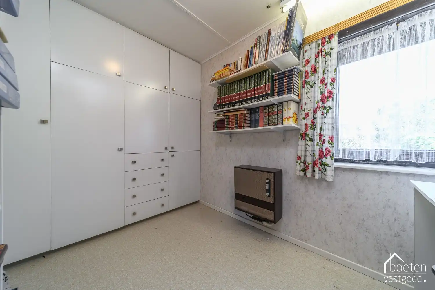 Veurne: Te renoveren stadswoning met heel wat mogelijkheden, 4 à 5 slpks, zonnig tuintje en dubbele garage op 236m² grondopp. foto 13