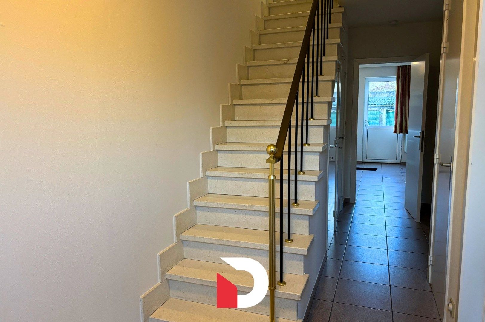 Rijwoning met 3 kamers en garage te Sint-Andries foto 8