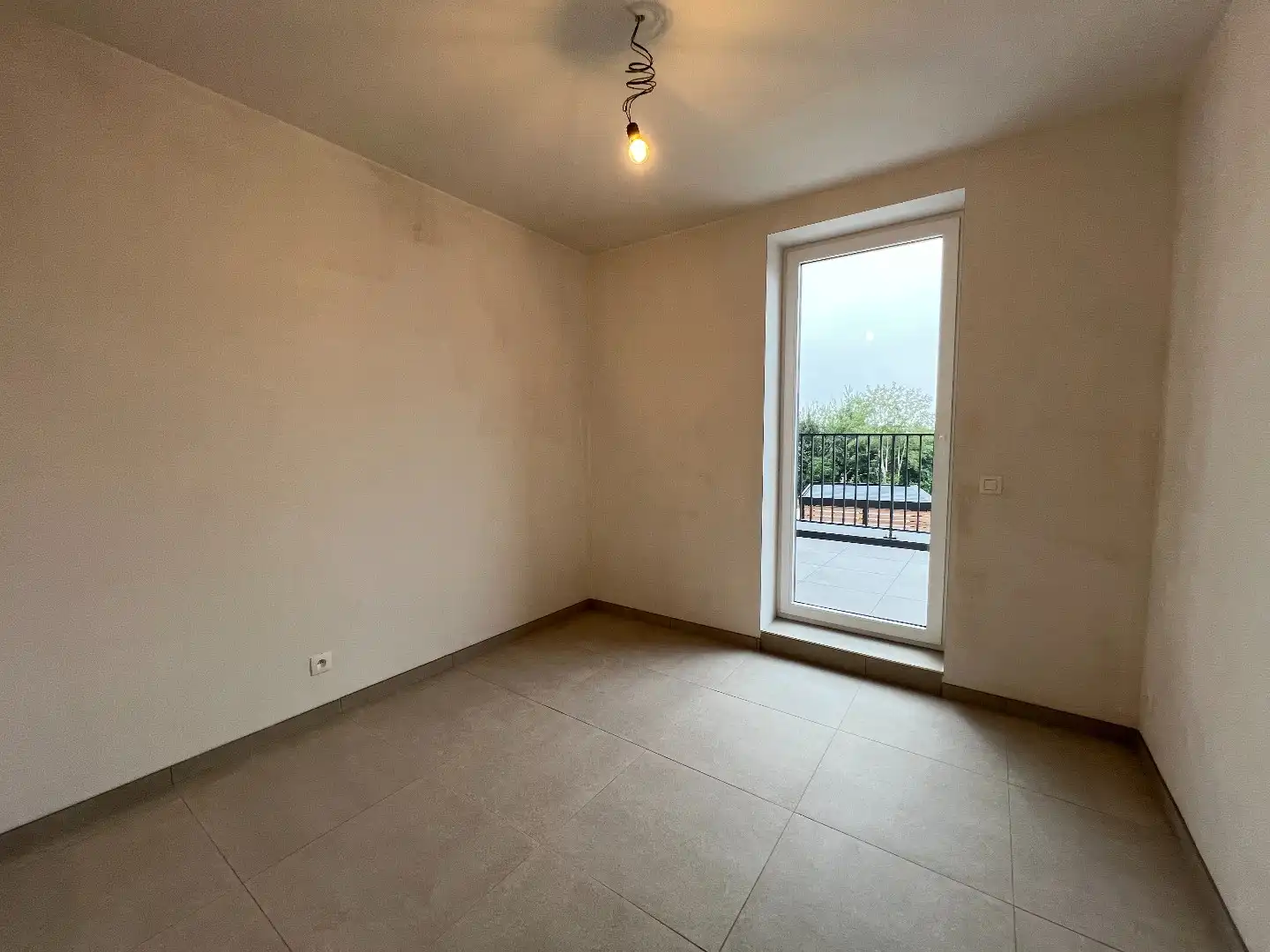 Nieuwbouwappartement met 2 slaapkamers en 2 terrassen te Ieper foto 8