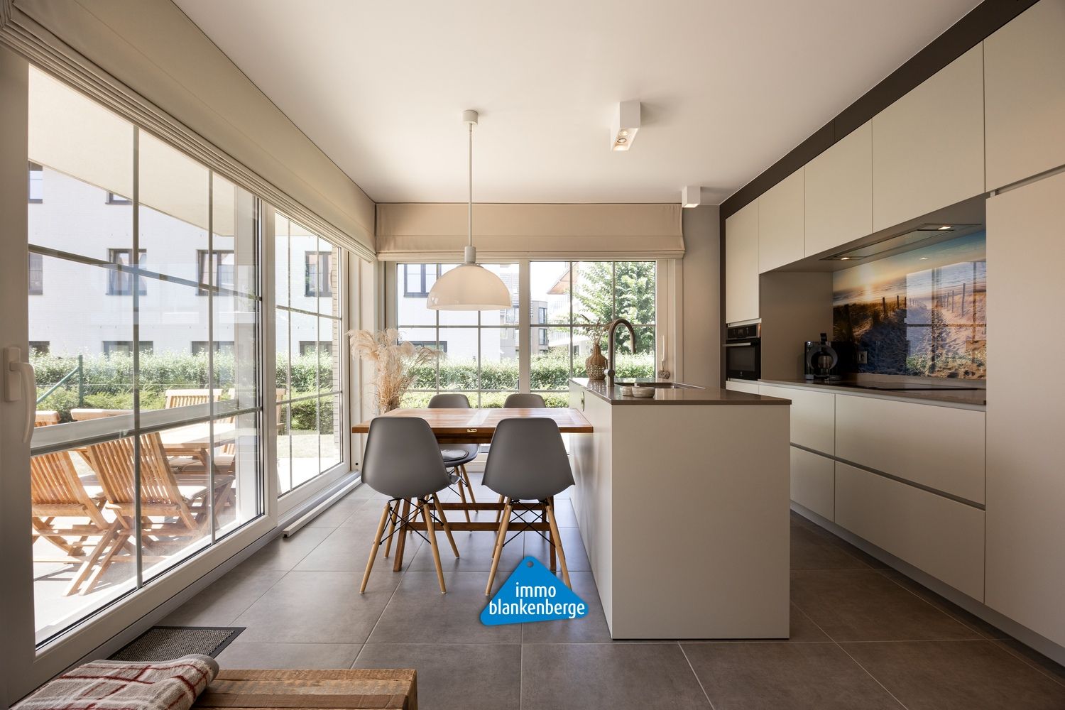 Gelijkvloers 2-slaapkamerappartement met tuin en luxe afwerking in De Haan foto 7