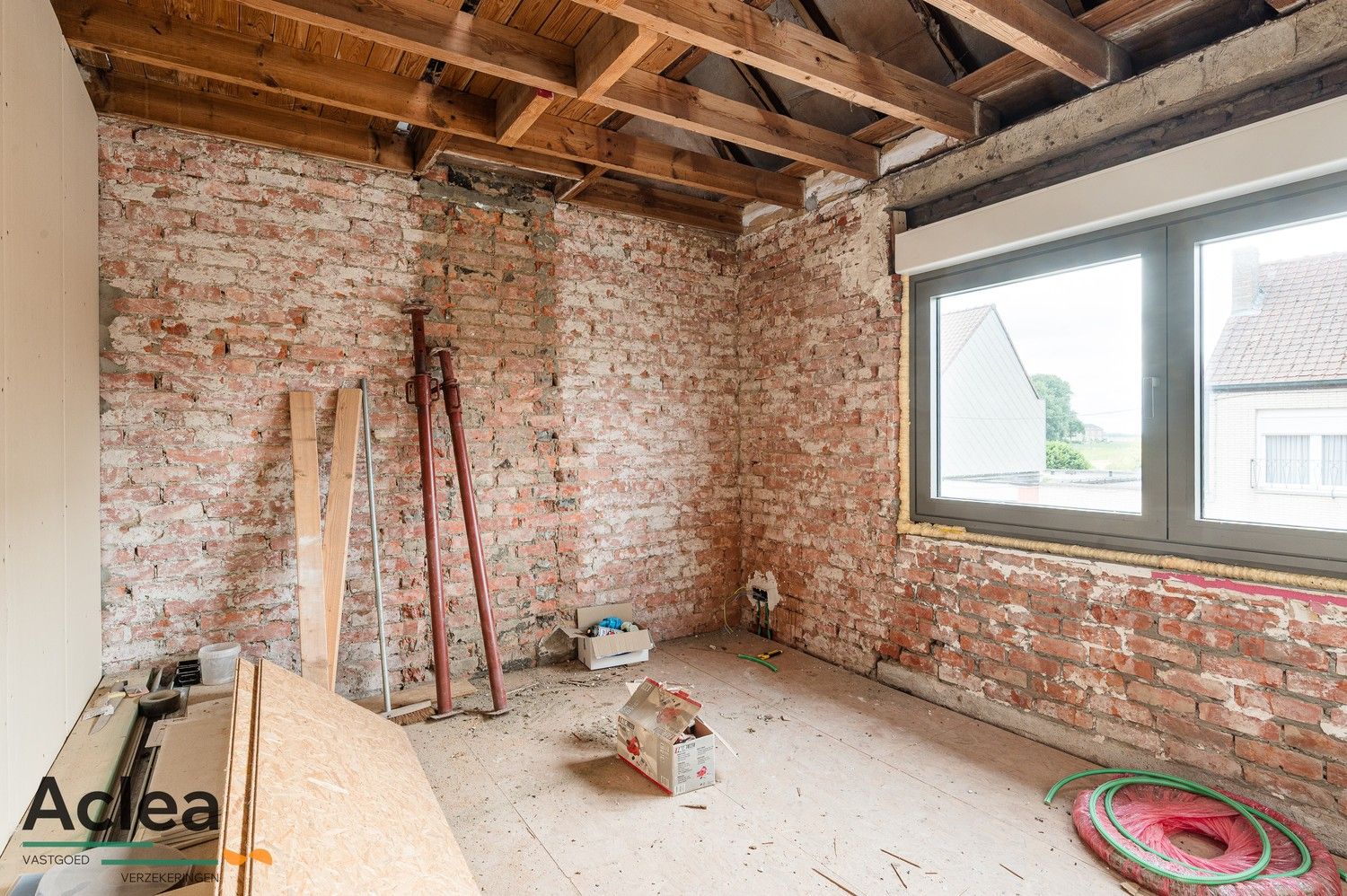 Renovatieproject op een perceel van 645m² met open zichten foto 13