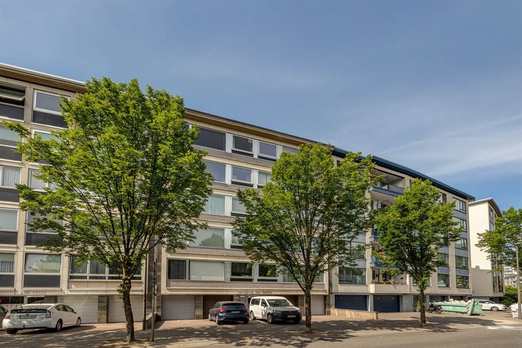 Lichtrijk, op te frissen appartement  foto 18