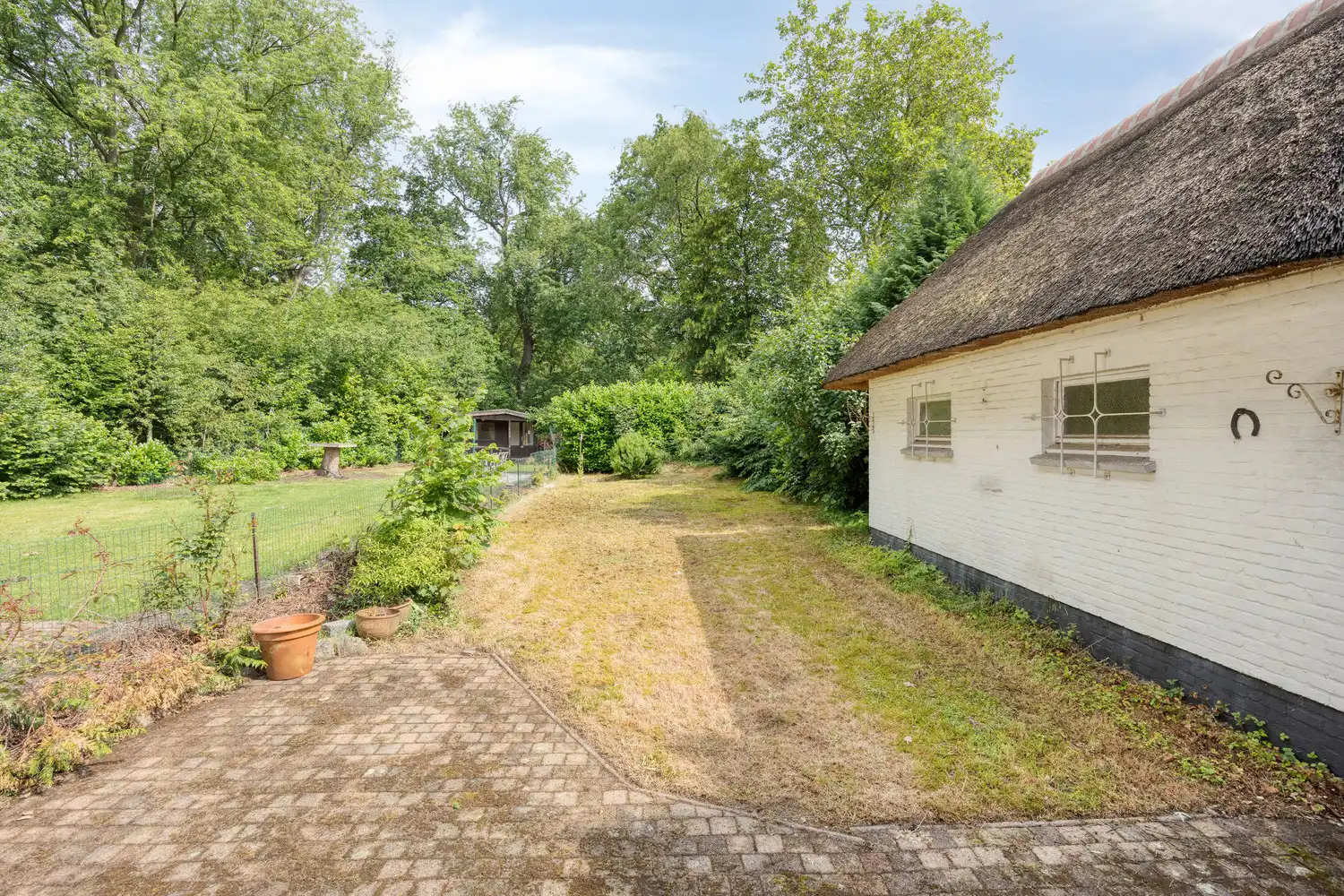 Charmante te renoveren cottagewoning met 3 slaapkamers en garage op 678m2! foto 28