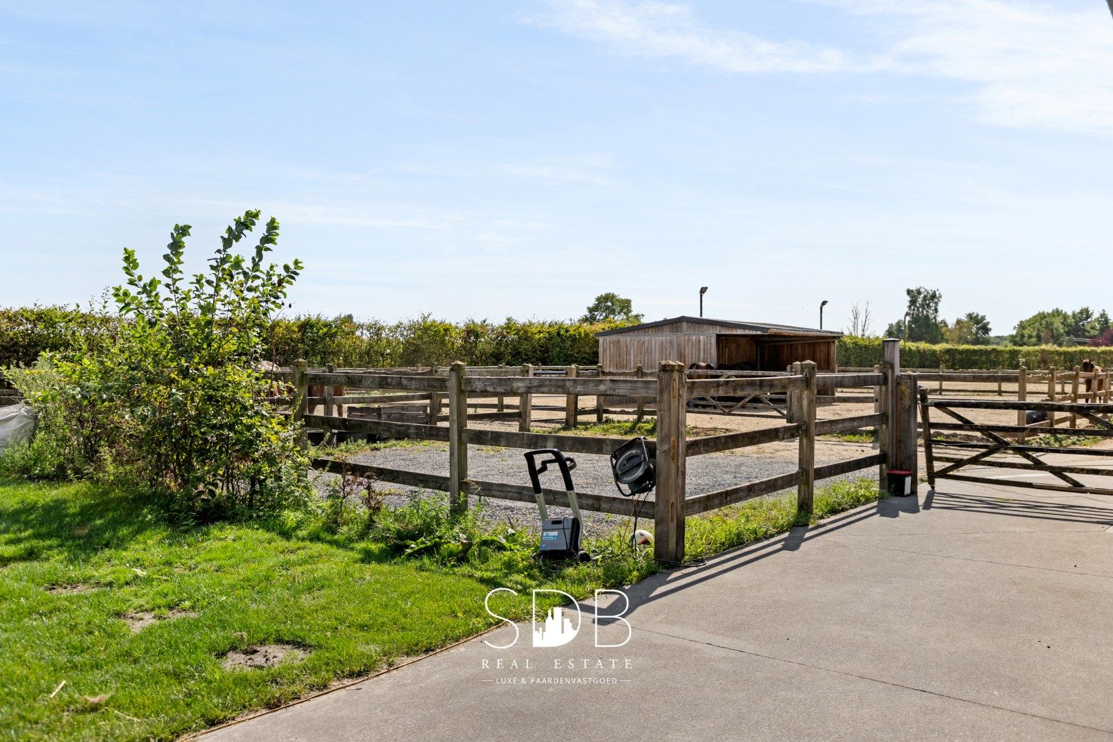 Prachtige landelijke woning met hippische accommodatie op 2,5hectare foto 36