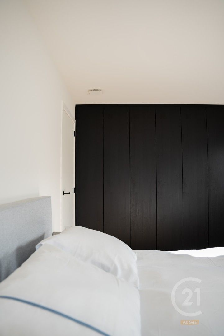 Moderne Woning met 4 Slaapkamers en Inpandige Garage in Lombardsijde foto 12