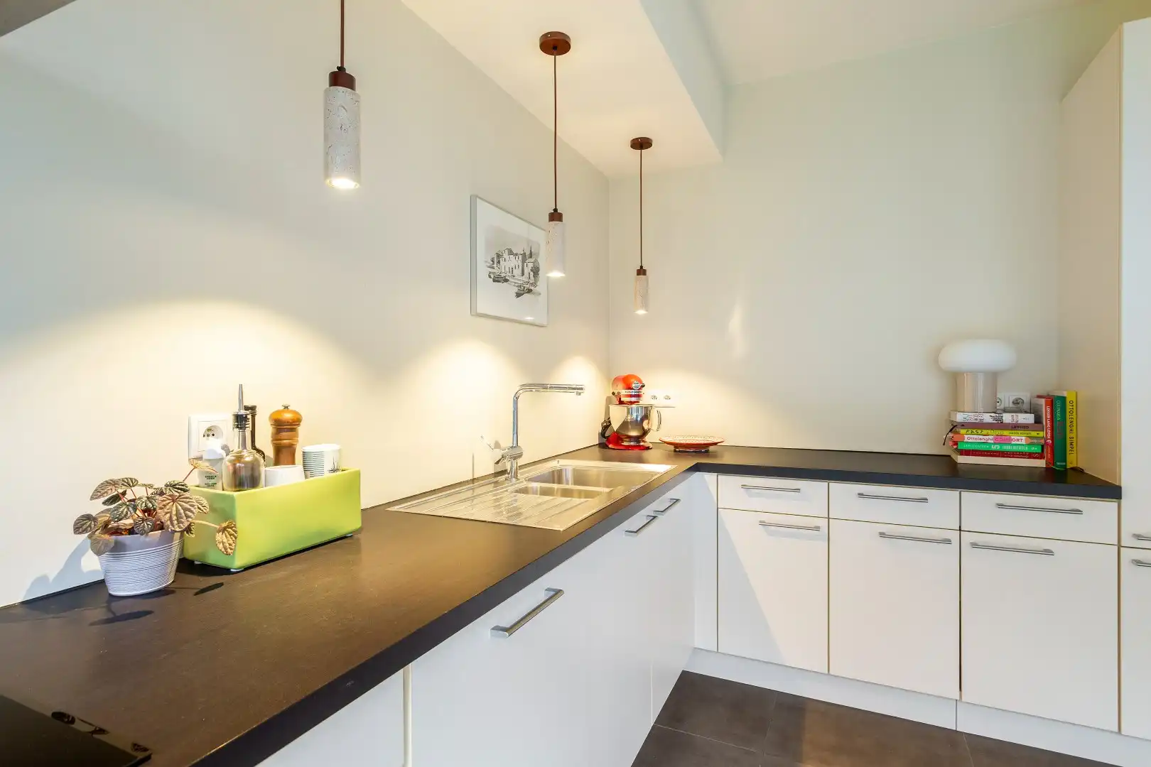 Gemeubeld gelijkvloers met grote buitenruimte op toplocatie foto 12