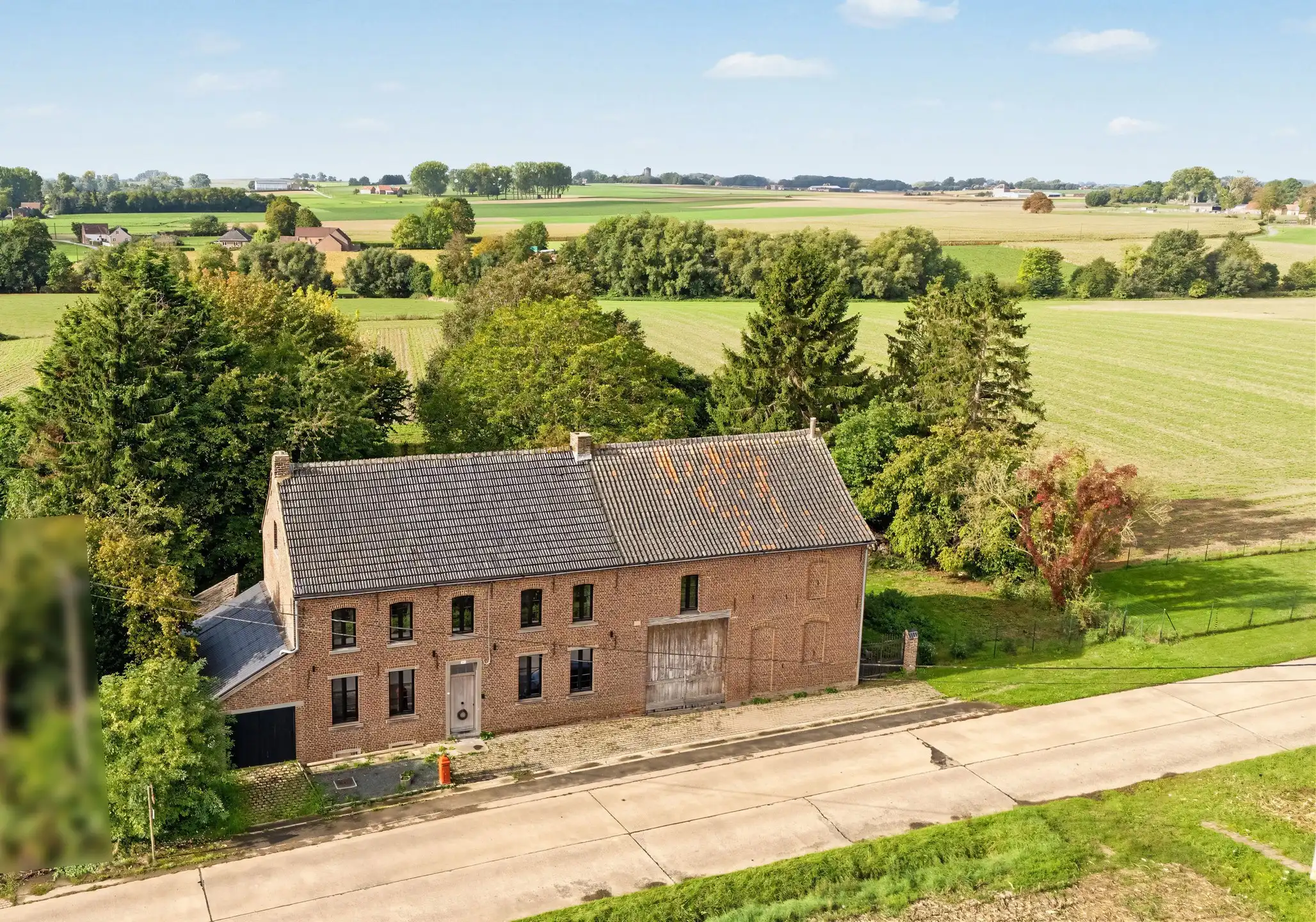 Charmant en instapklaar landhuis met prachtige tuin op 20a foto {{pictureIndex}}