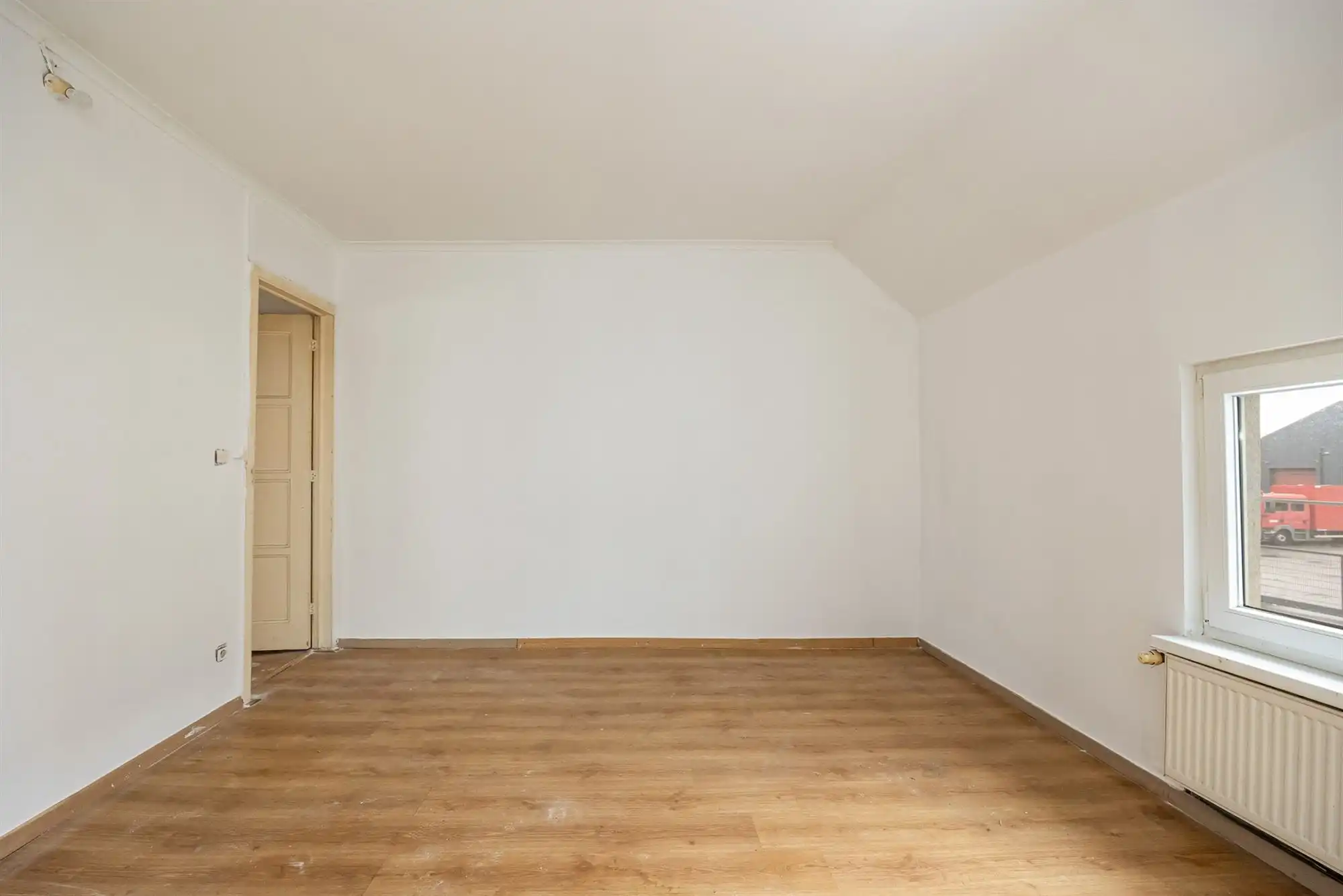 Te renoveren ééngezinswoning met 3 slpkrs, tuin en garage foto 12