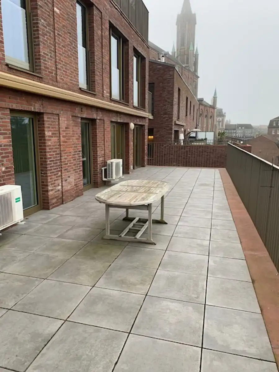 Centraal gelegen tweeslaapkamer appartement met groot terras foto 12