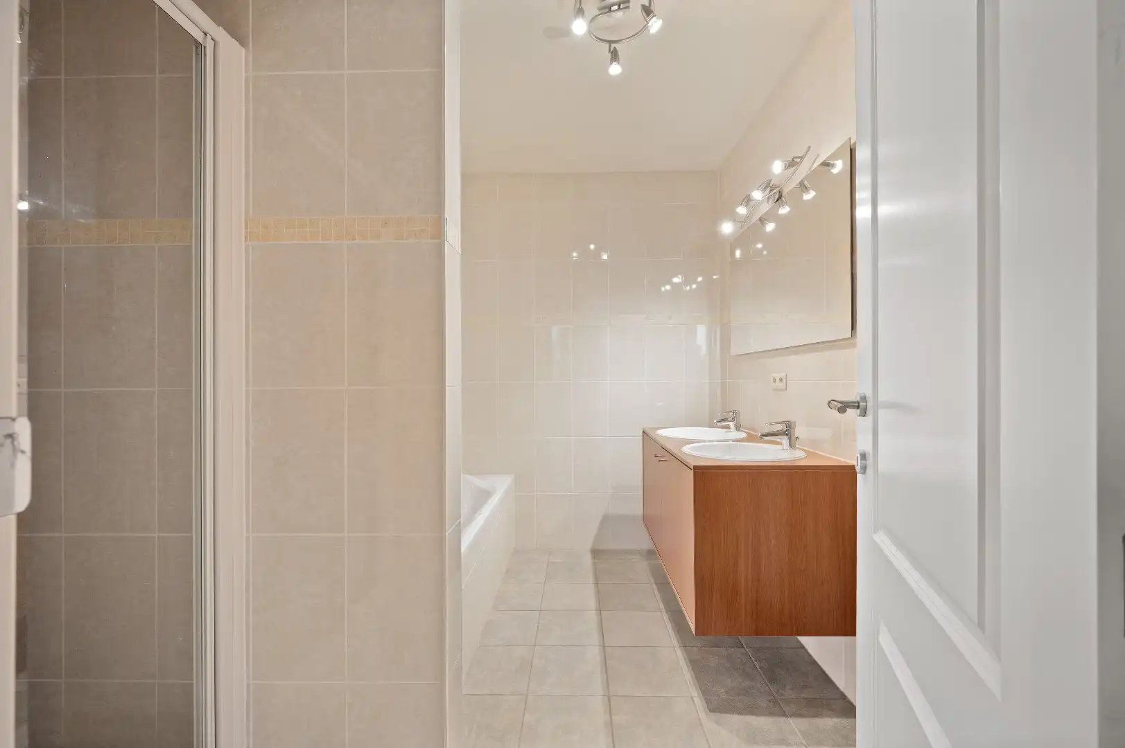 Ruim, instapklaar appartement in een modern gebouw te Tienen foto 12