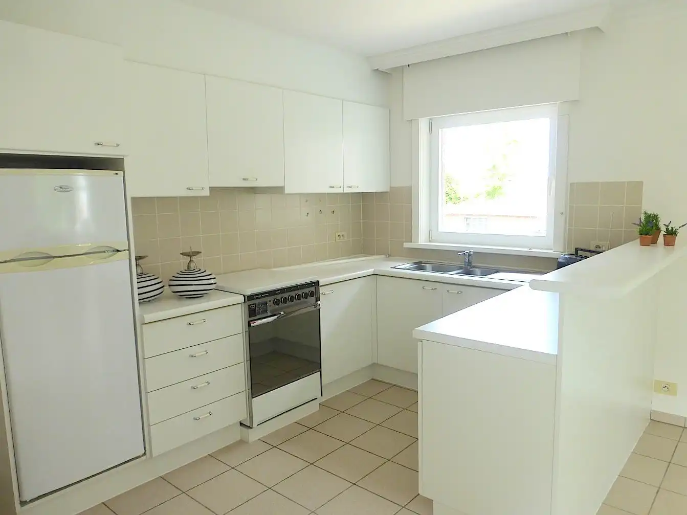 Ruim appartement met 2 slaapkamers en garage! foto 7