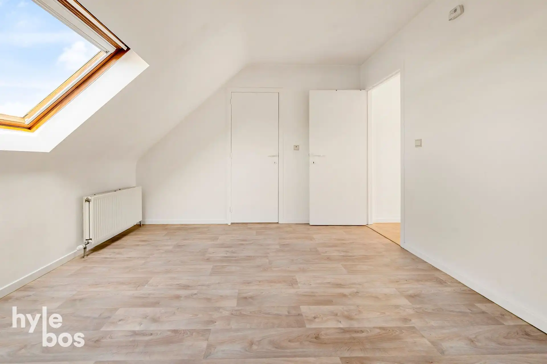Centraal gelegen instapklaar appartement met garage foto 10