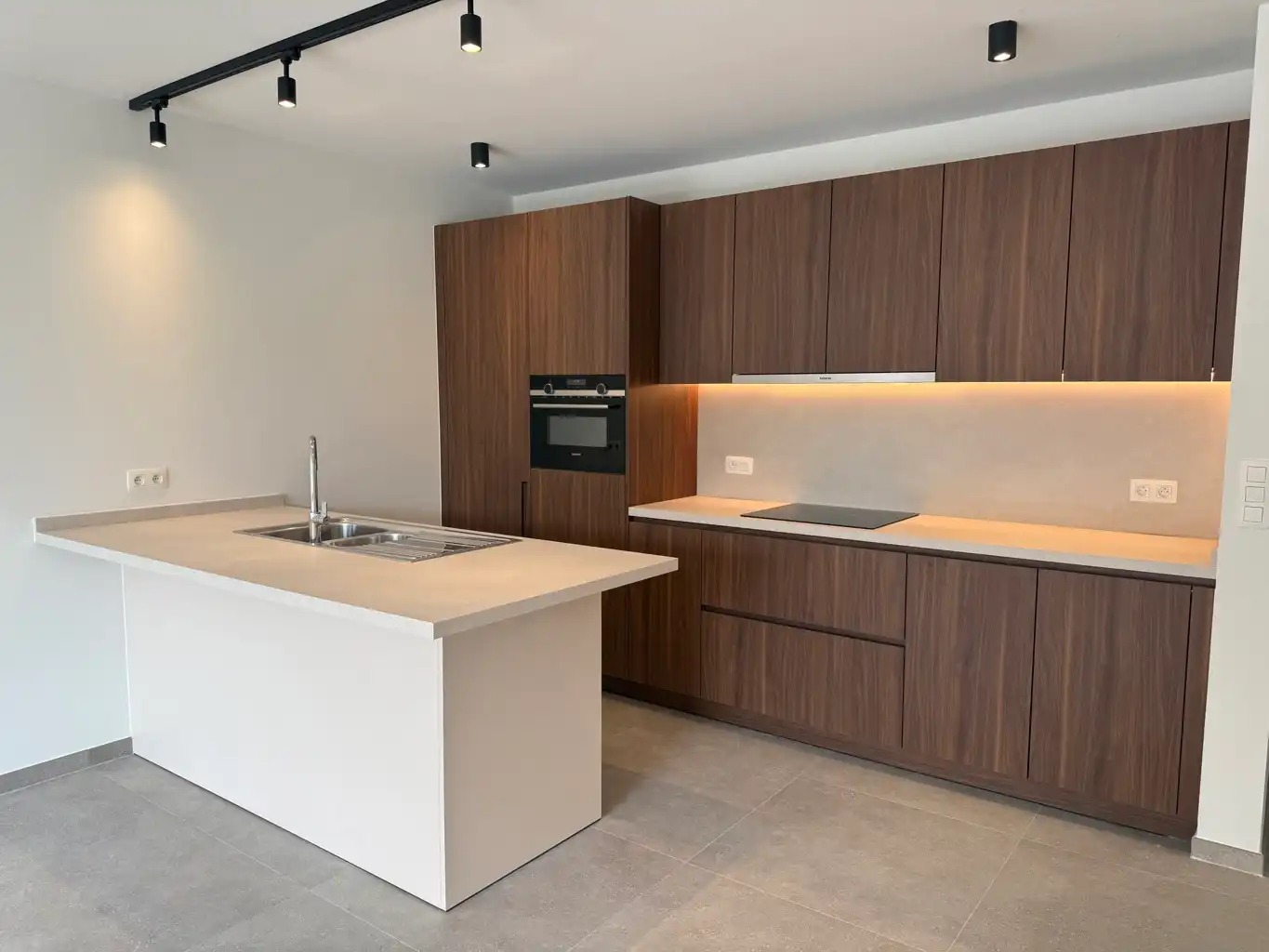 Nieuwbouw appartement met 2 slpks, terras en 2 staanplaatsen foto 3