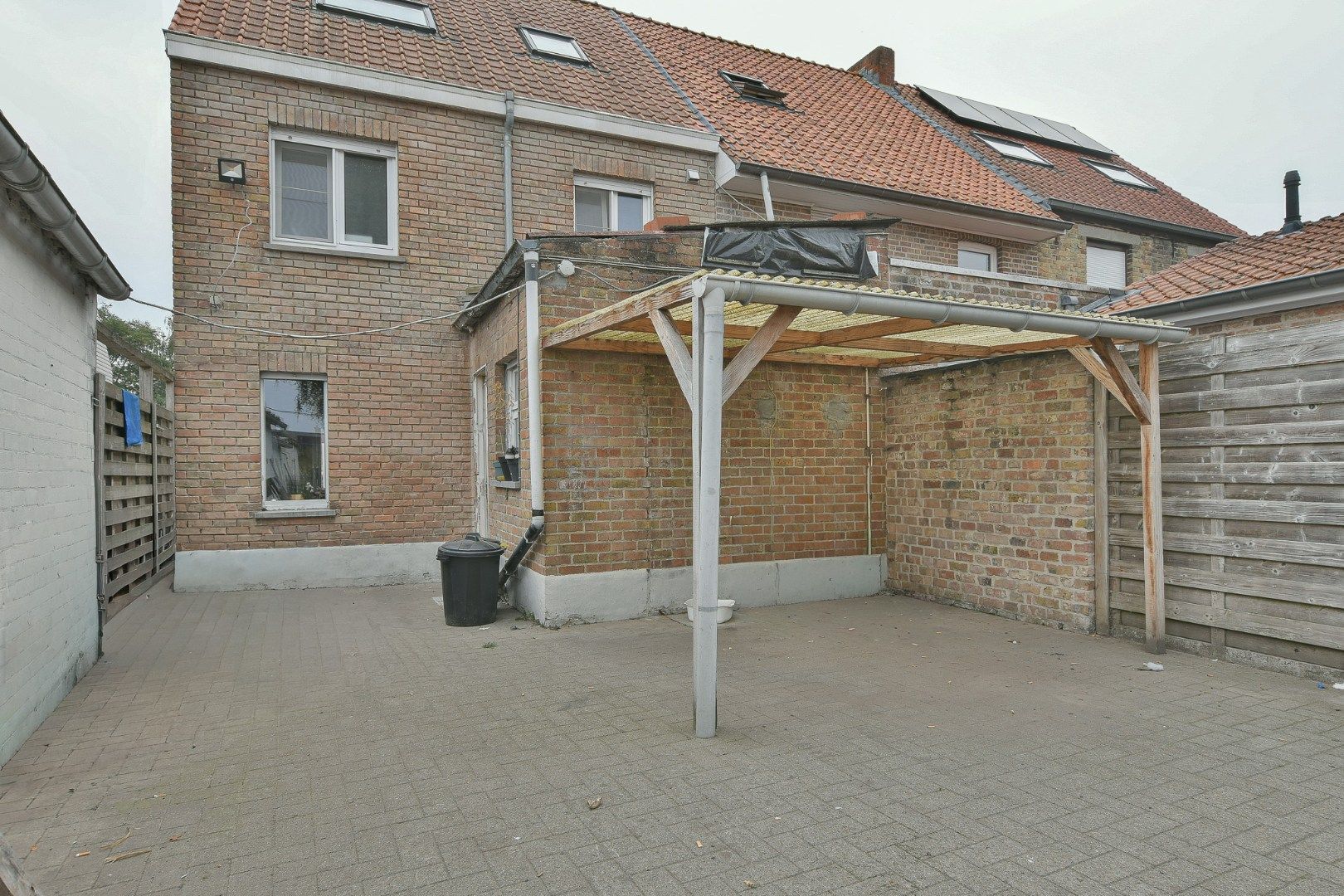 Te renoveren woning in het centrum van Veldegem foto 9