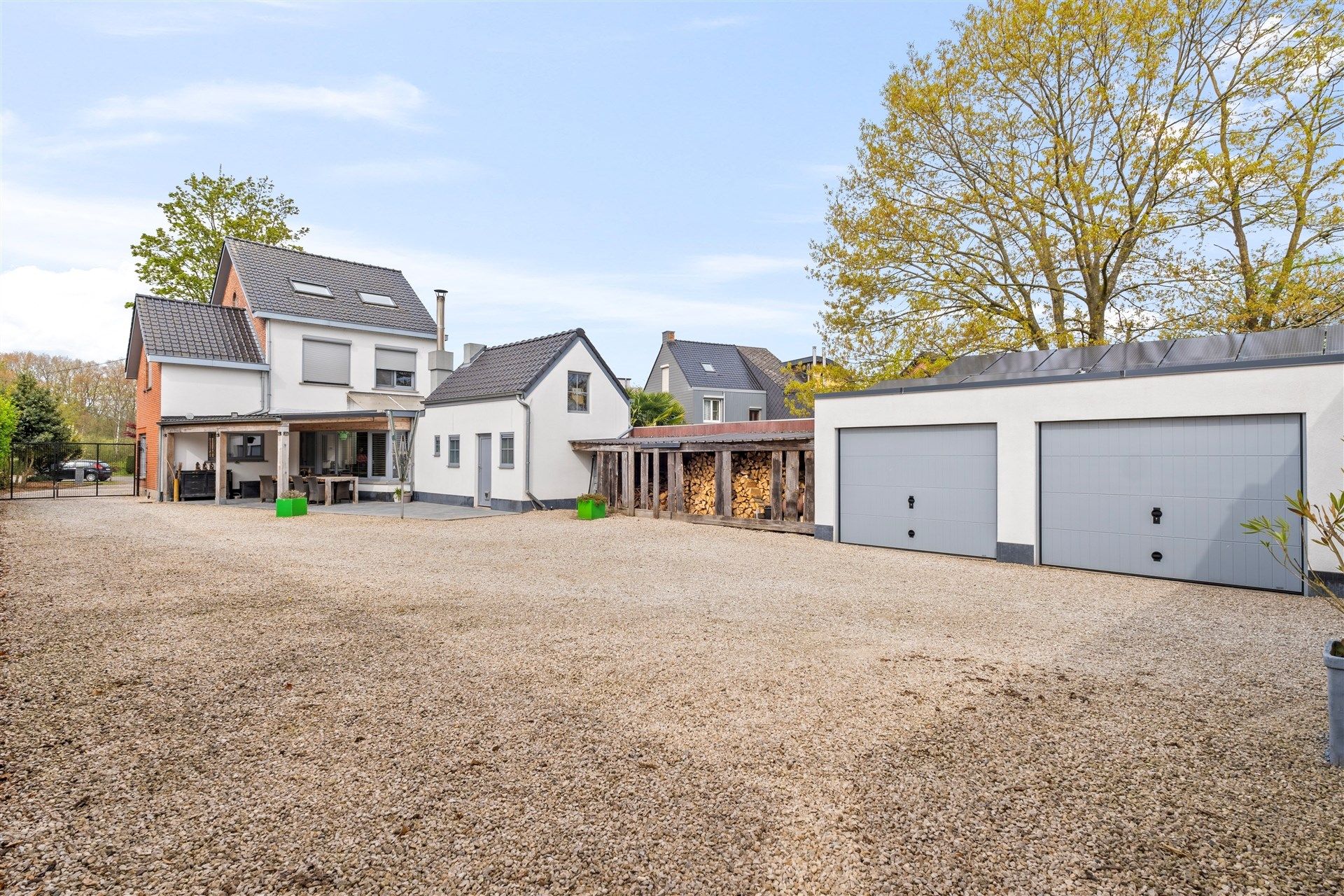 Indrukwekkende woning op een ruim perceel van 2208 m². foto 25