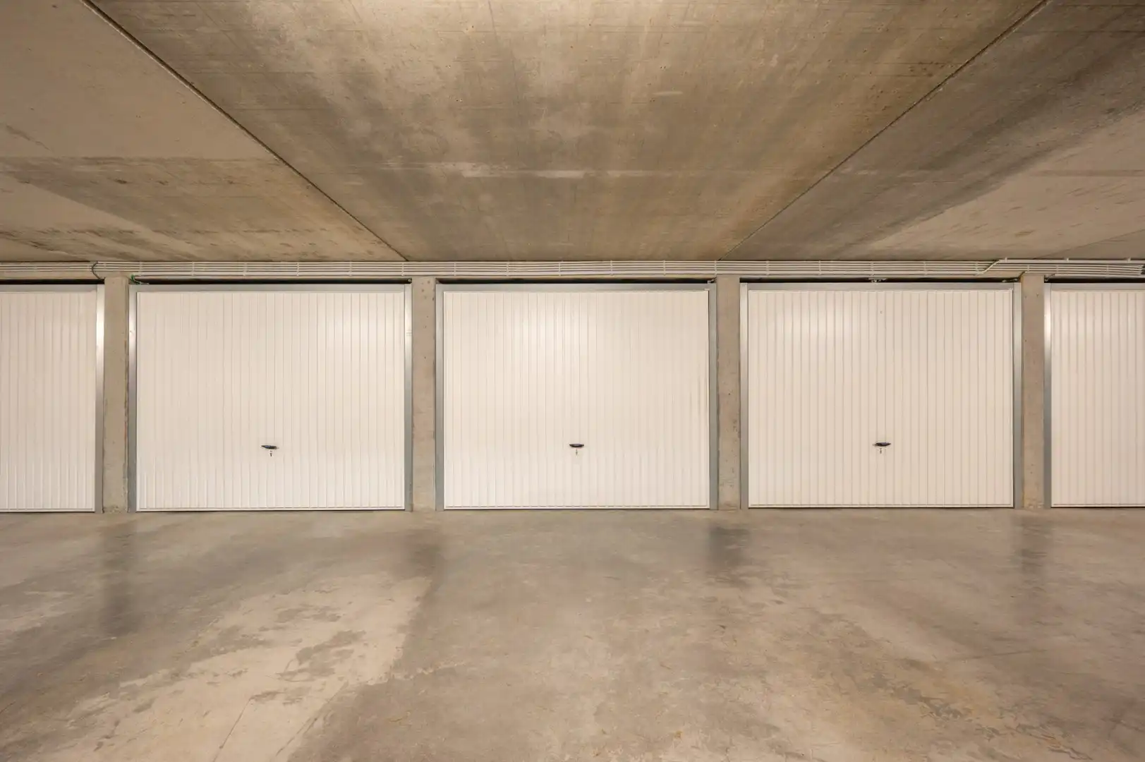 Instapklaar appartement met garage in Bredene foto 11