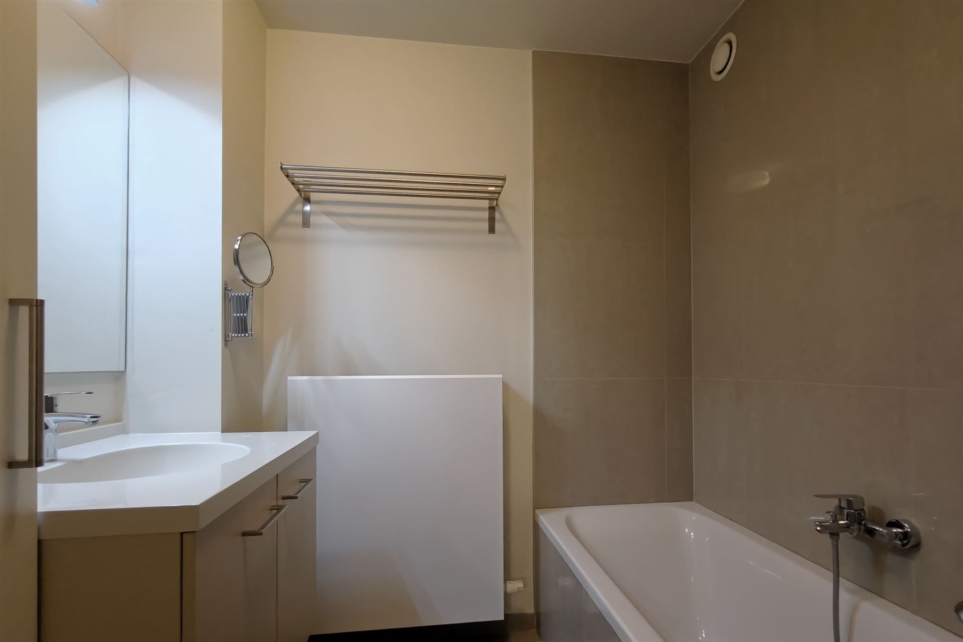 Ruime duplex (197m²) in een residentiële woonwijk te Munsterbilzen foto 19