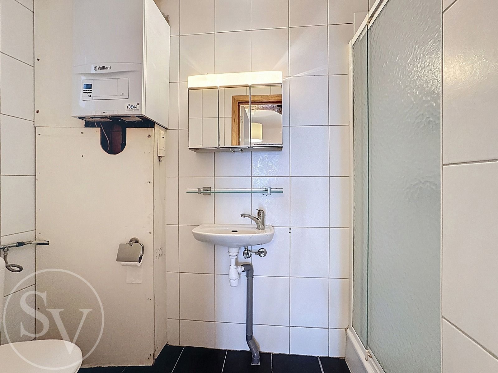 Ruime studio met afzonderlijk slaapkamer. foto 8
