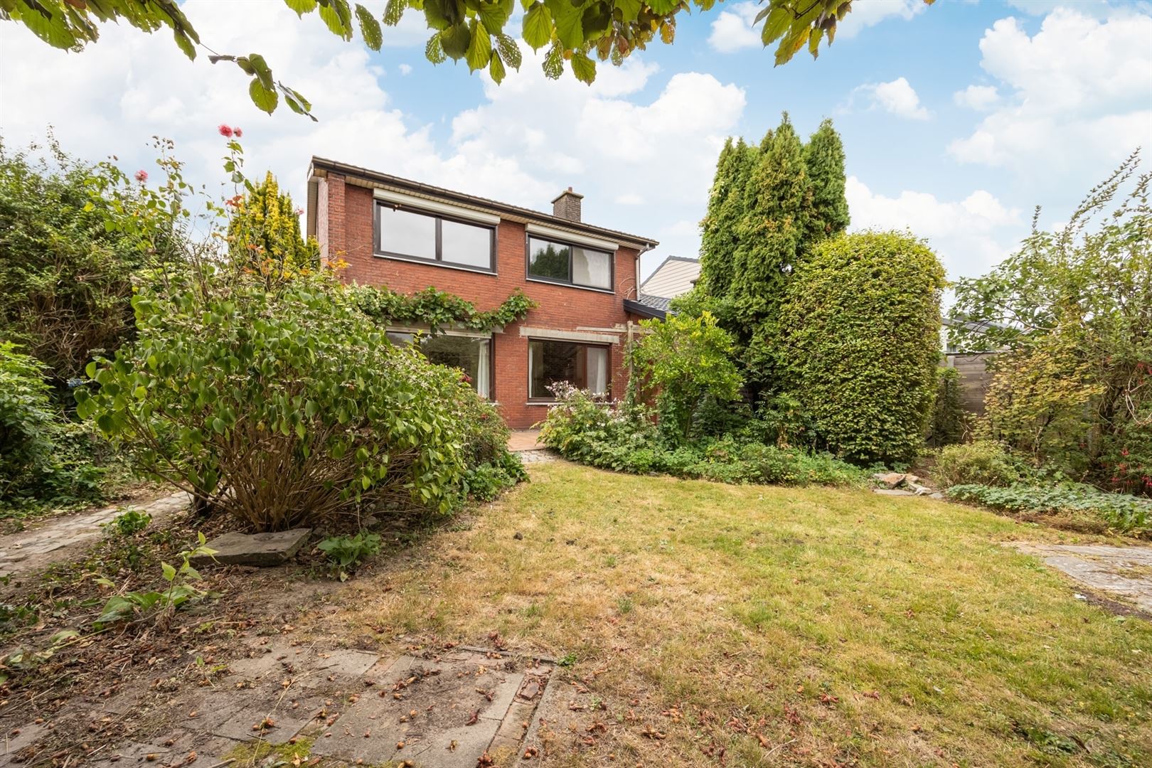 Halfopen woning met potentieel foto 22