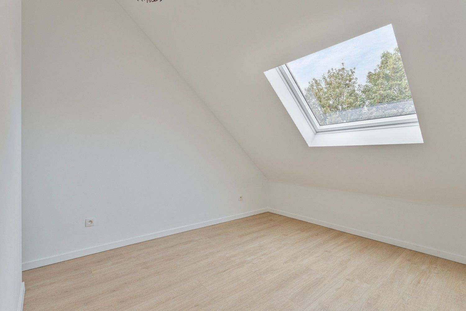 Vernieuwbouwwoning met 3 slaapkamers en tuin foto 15