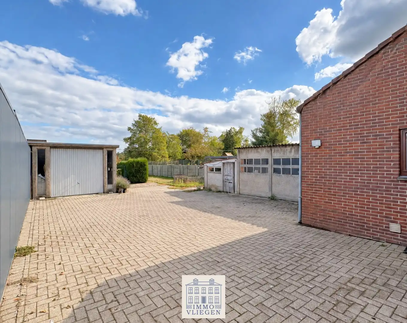 Te renoveren vrijstaande woning met ruime tuin op perceel van circa 800 vierkante meter in Neeroeteren foto 27