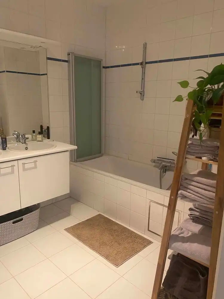 Ruim en centraal gelegen appartement met groot terras en 2 autostaanplaatsen foto 11