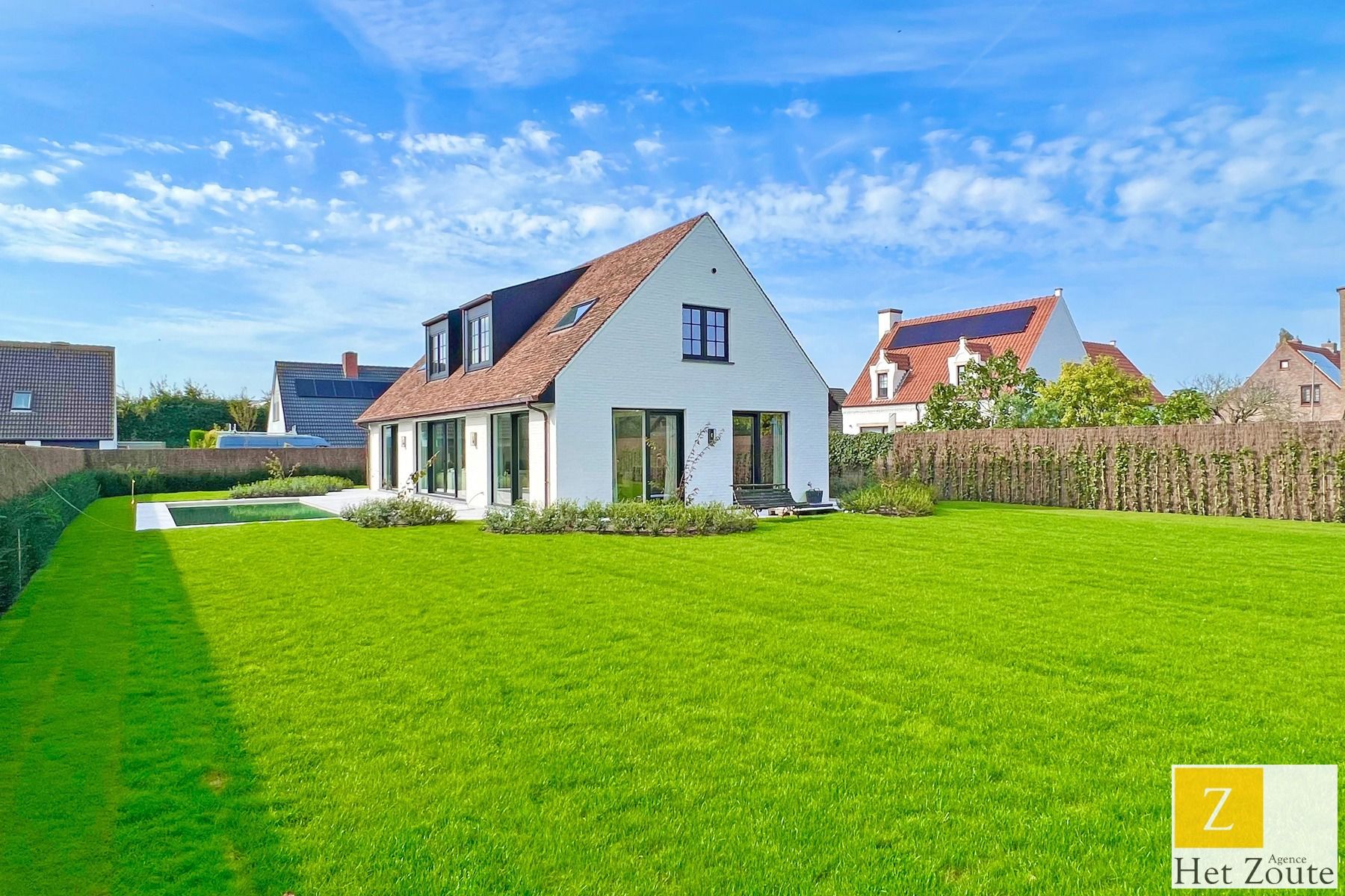 Prachtig gerenoveerde villa, rustig gelegen te Knokke foto 1