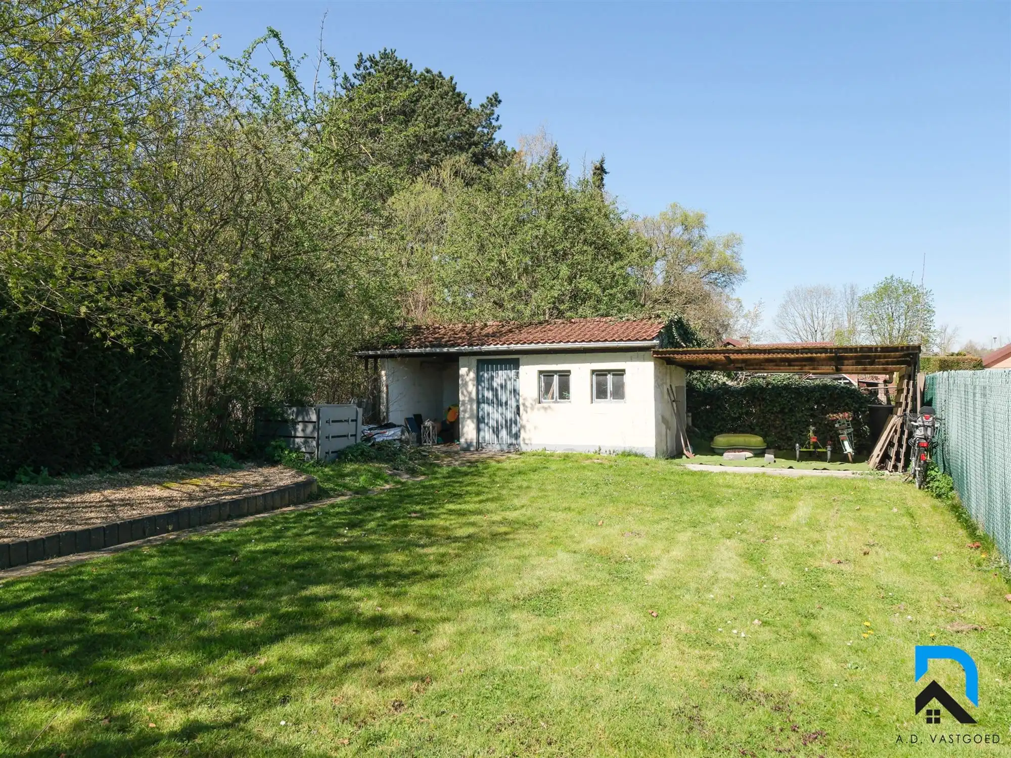 Halfopen bebouwing met grote tuin in Beverst foto 33