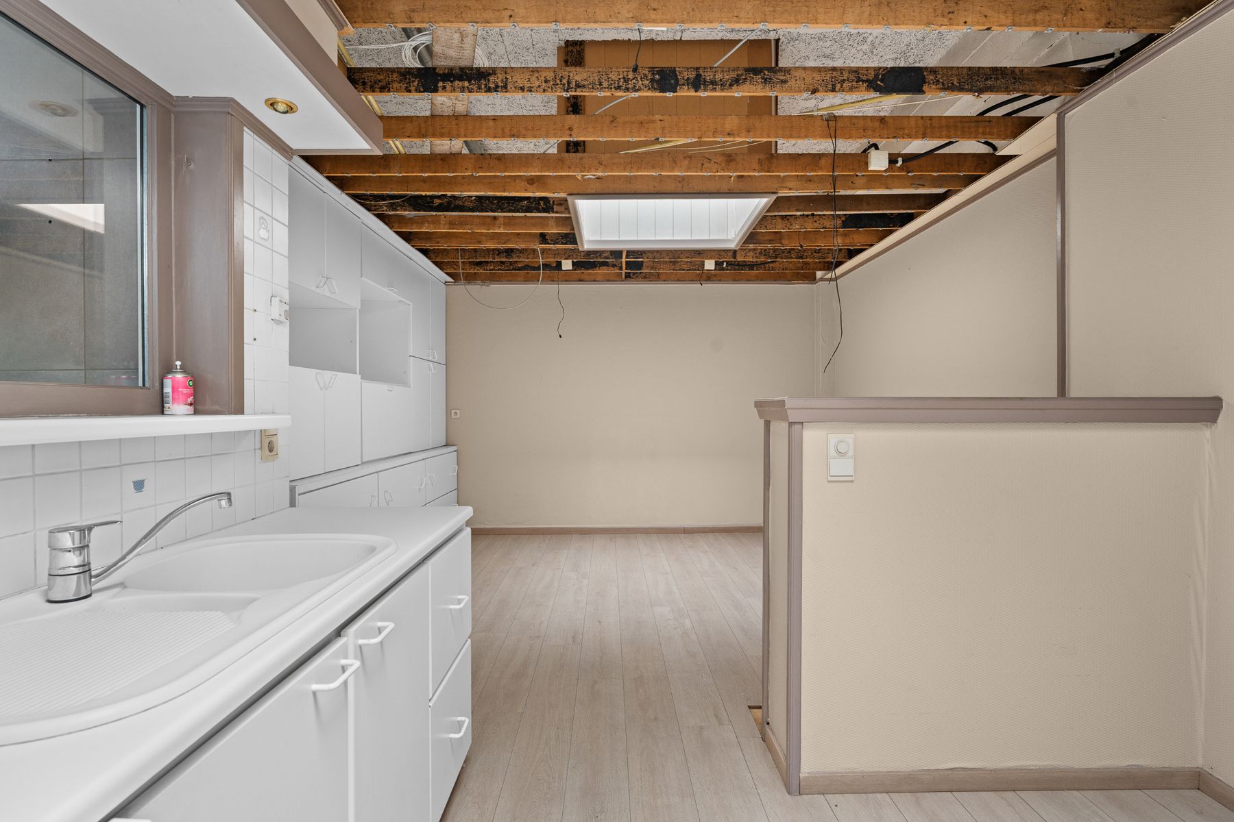 Instapklaar handelspand met woonst op topligging in Oostende foto 13