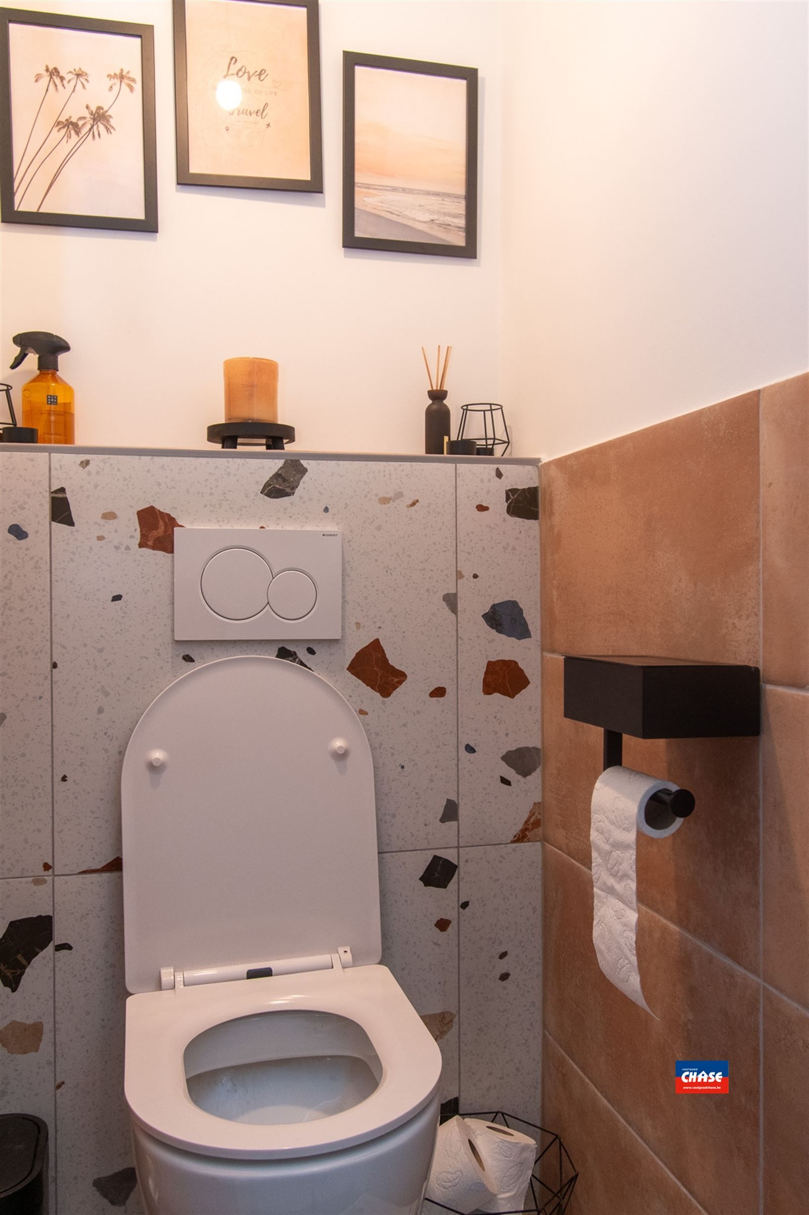 Instapklaar 2-slaapkamer appartement met terras foto 13