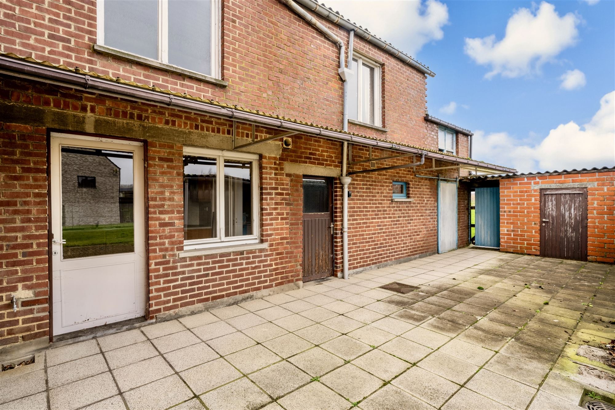 Heel solide en gunstig gelegen te renoveren woning  foto 31