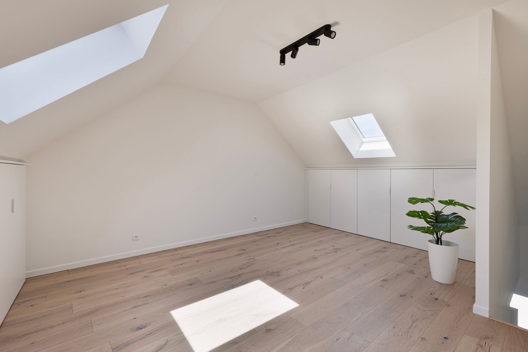 Hernieuwde woning met gezellige tuin foto 14