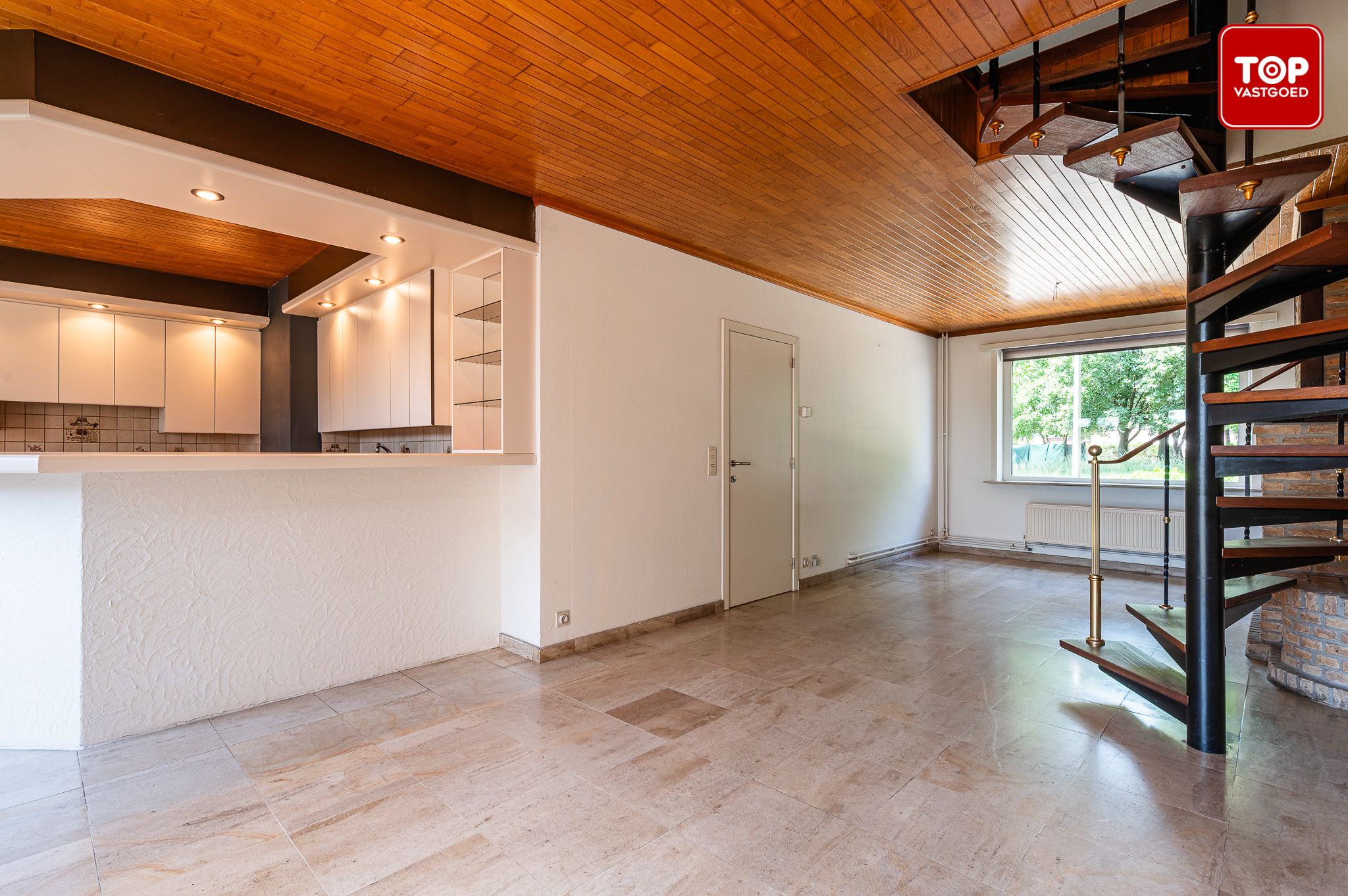 Woning met 3 slaapkamers, tuin en garage.  foto 6