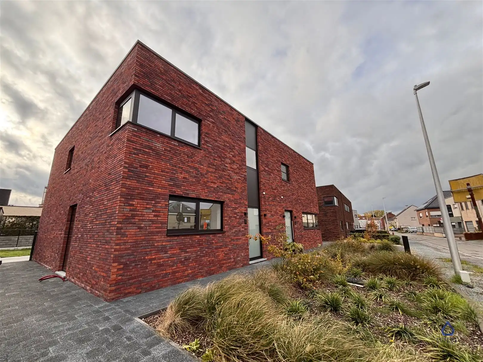 Stijlvol wonen in een energiezuinige nieuwbouwwoning foto {{pictureIndex}}