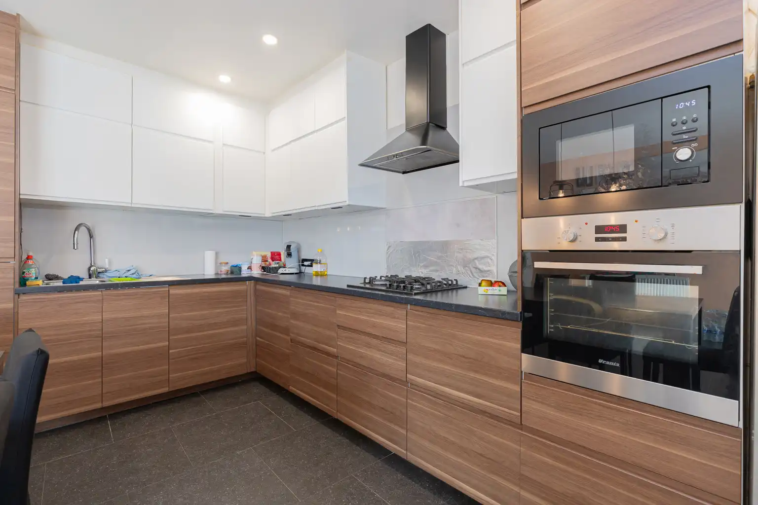 Gerenoveerde woning op wandelafstand van het centrum! foto 4