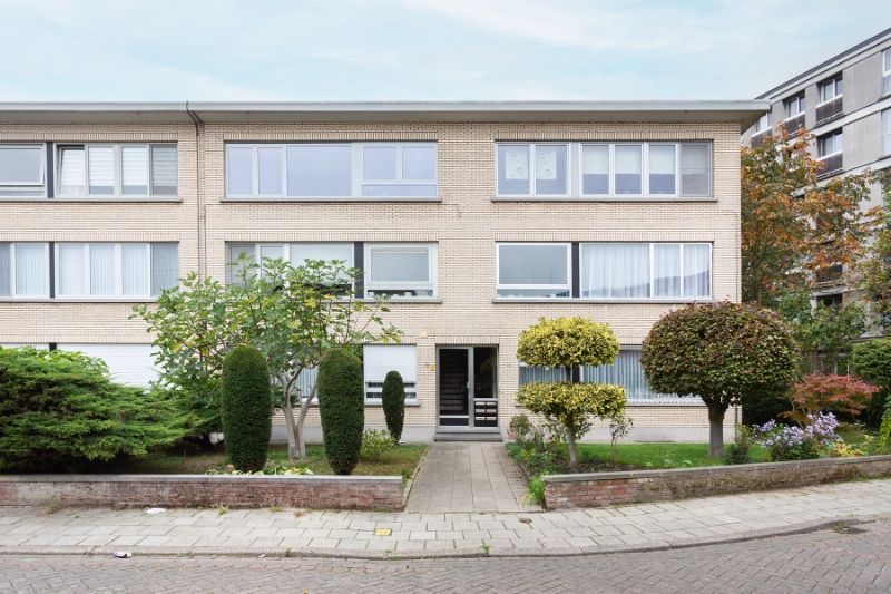 Ruim en lumineus, instapklaar 2 slpk. app. met terras en zicht op het groen+P! foto 3
