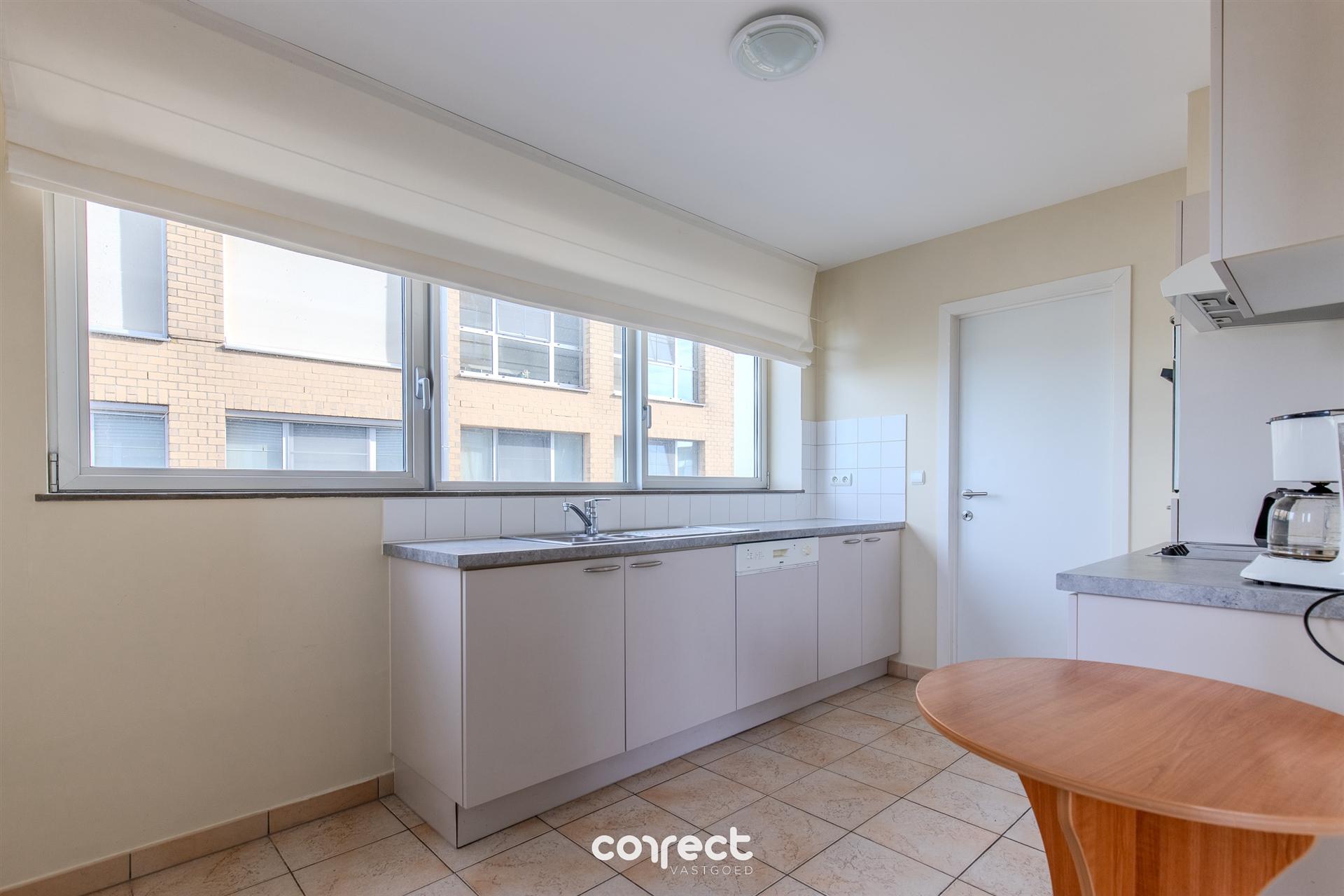 Lichtrijk en instapklaar 3 slaapkamer appartement met zicht op de IJzer. foto 10