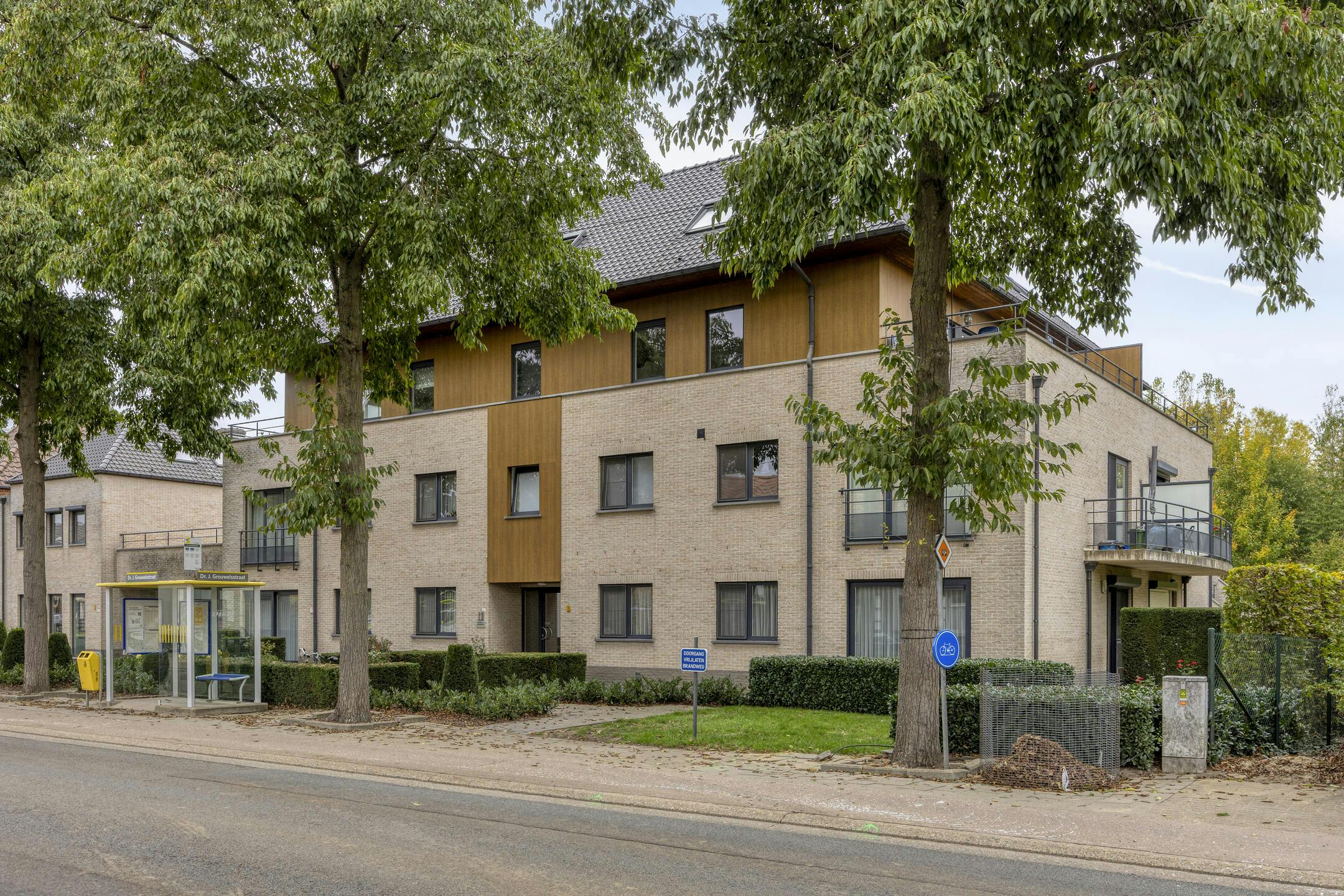 Instapklaar appartement met staanplaats en groot terras nabij centrum Diepenbeek foto 19